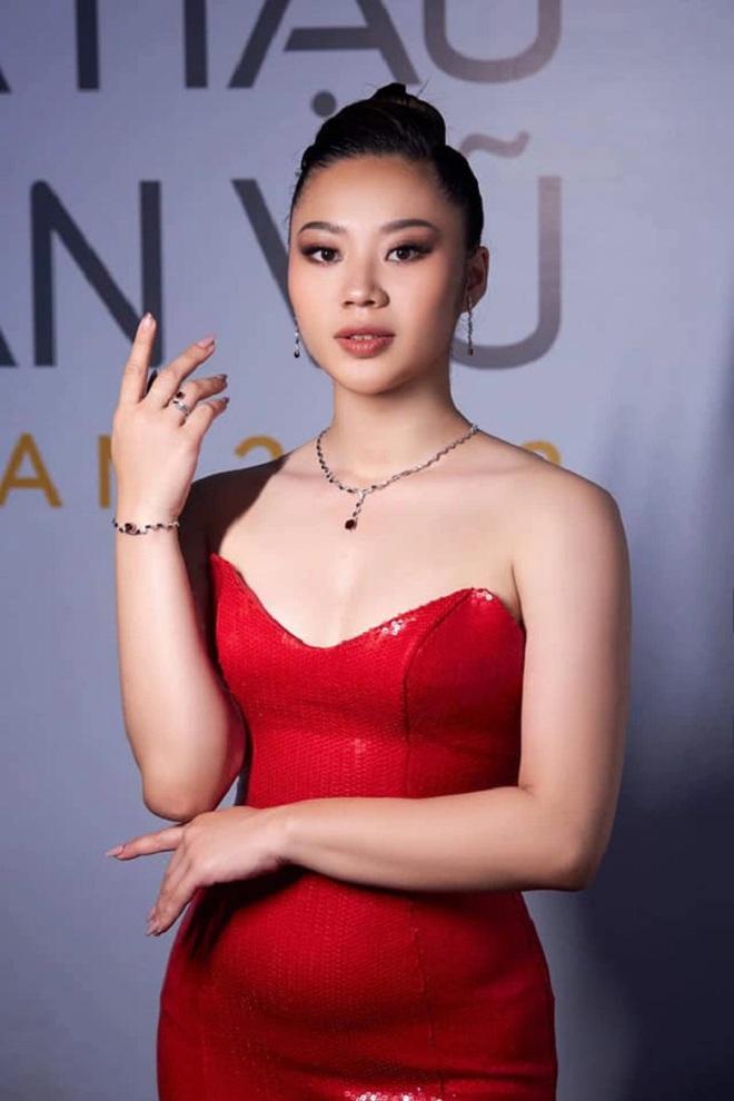 Thí sinh có vòng ba gần 100cm tại Hoa hậu Hoàn vũ Việt Nam 2022 - Ảnh 1