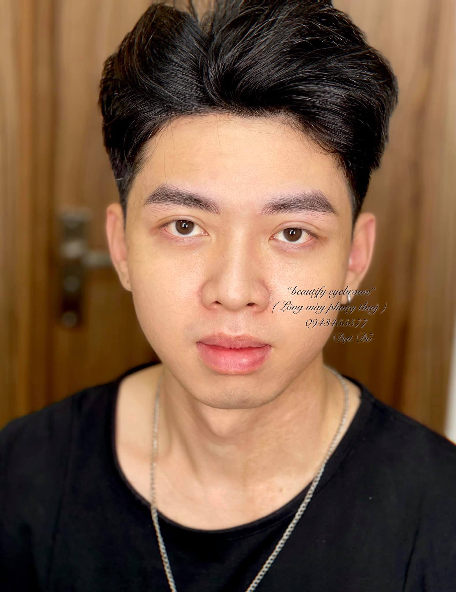 Nhân viên phụ trách tour Nhà tù Hỏa Lò gây sốt vì 