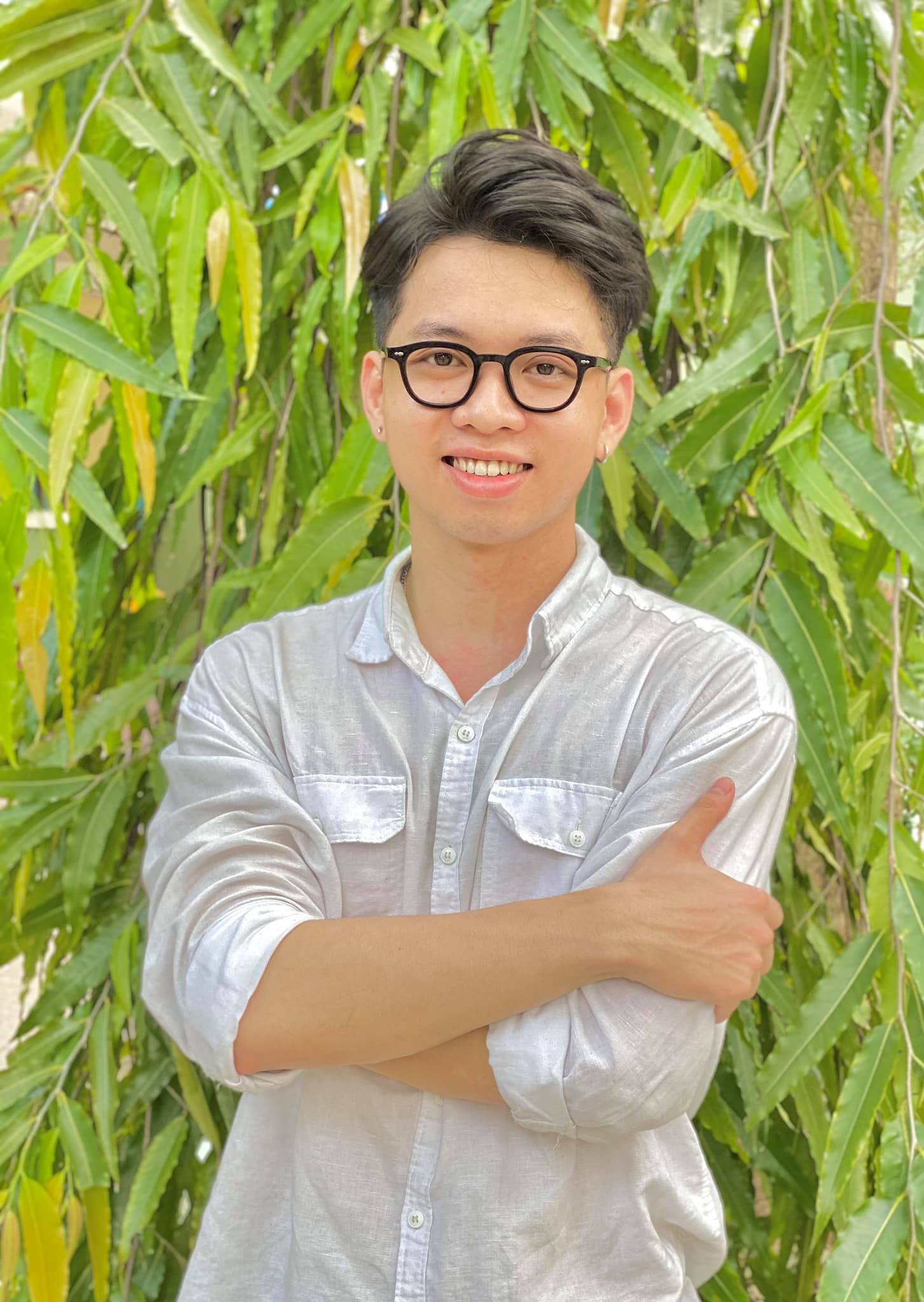 Nhân viên phụ trách tour Nhà tù Hỏa Lò gây sốt vì 