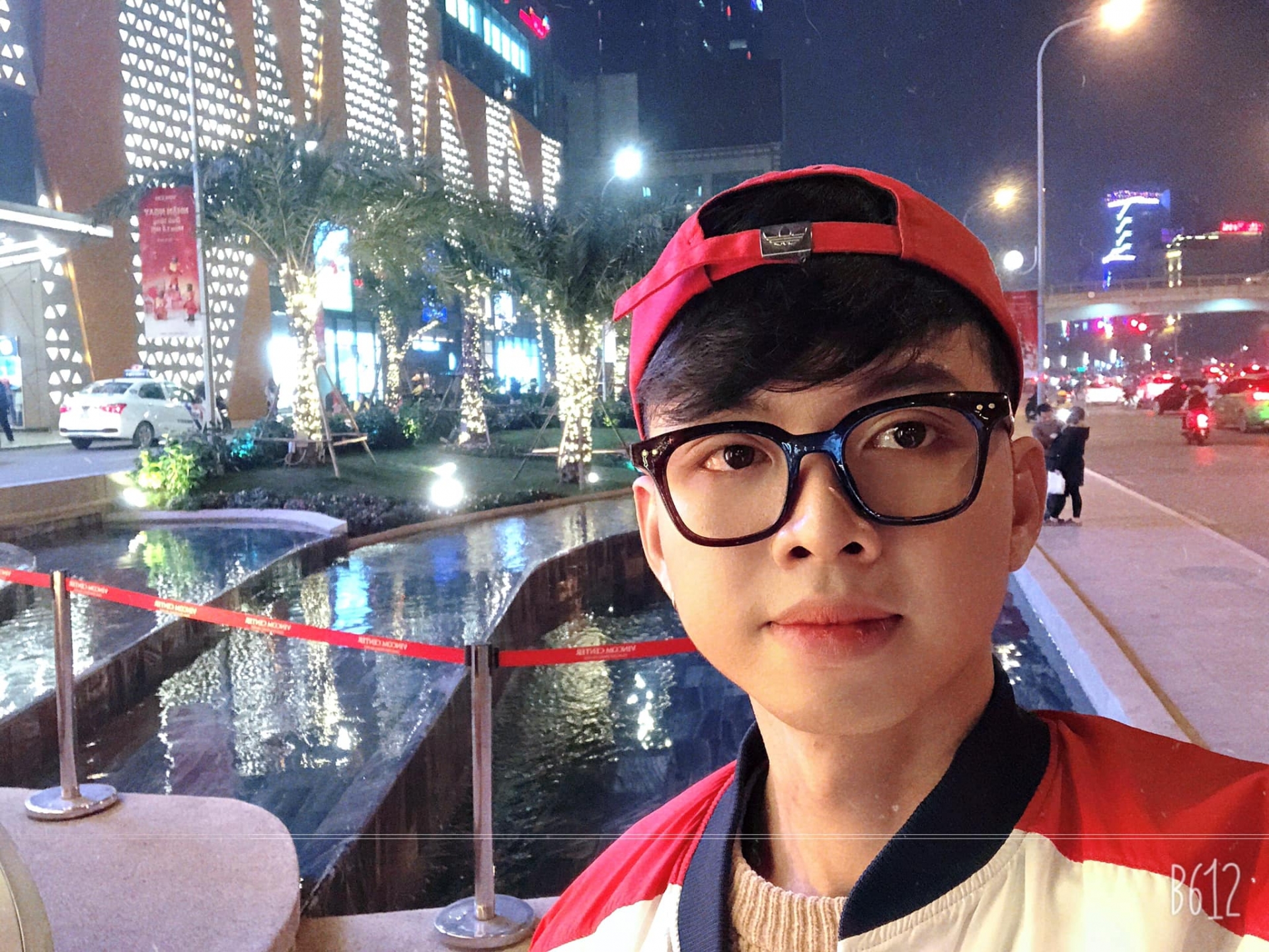 Nhân viên phụ trách tour Nhà tù Hỏa Lò gây sốt vì 