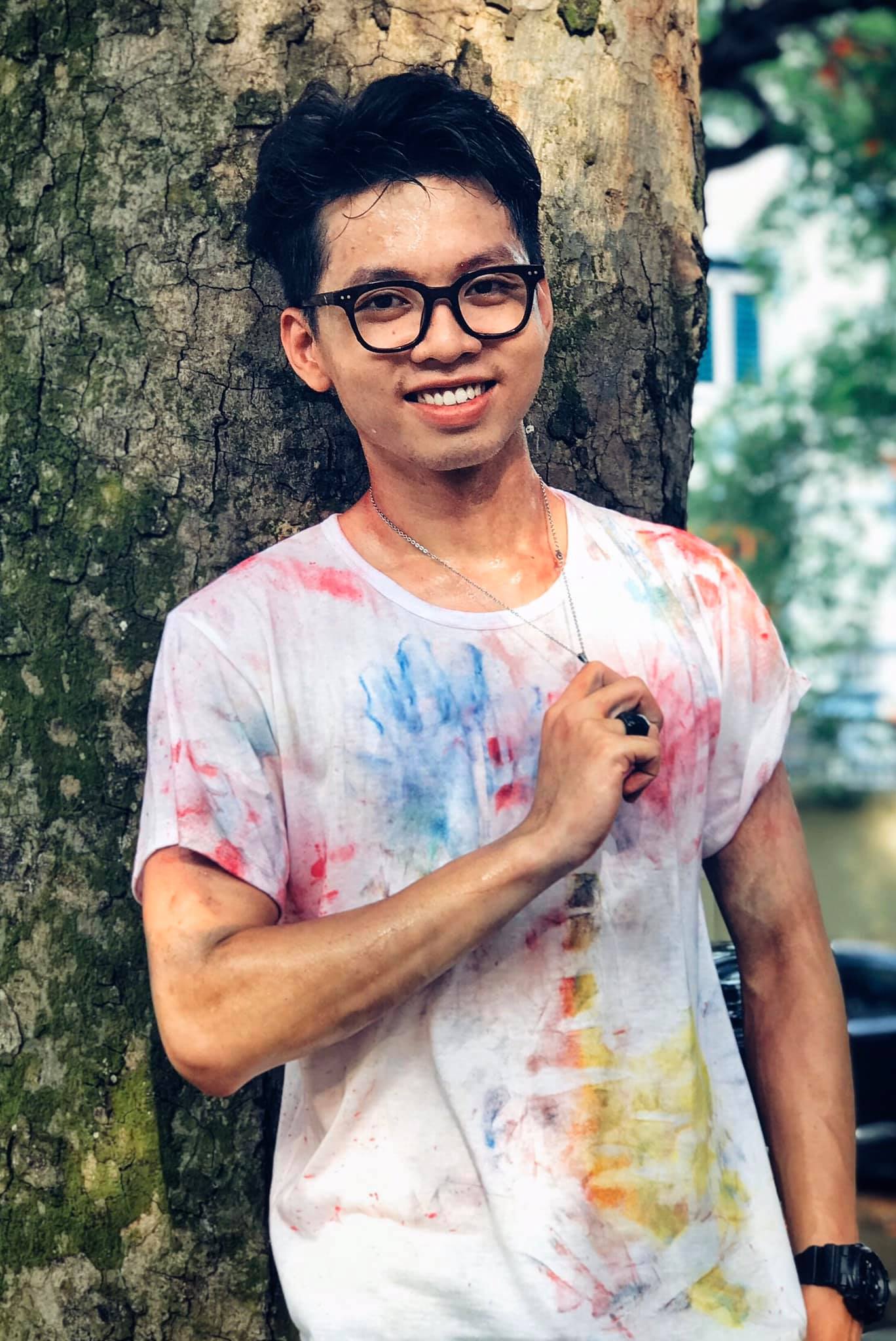 Nhân viên phụ trách tour Nhà tù Hỏa Lò gây sốt vì 