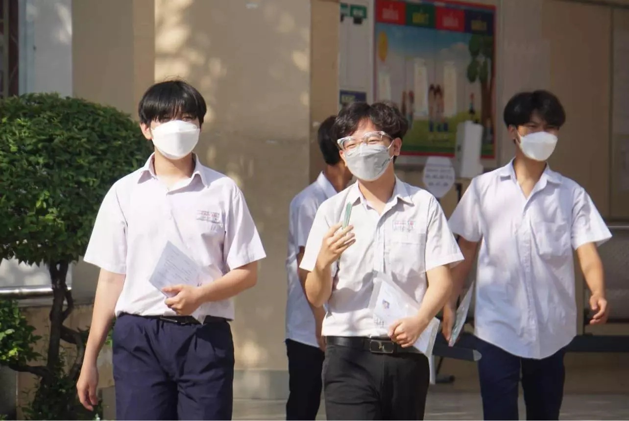 Đề thi môn Toán kỳ thi vào lớp 10 THPT TP.HCM 2022 - Ảnh 1