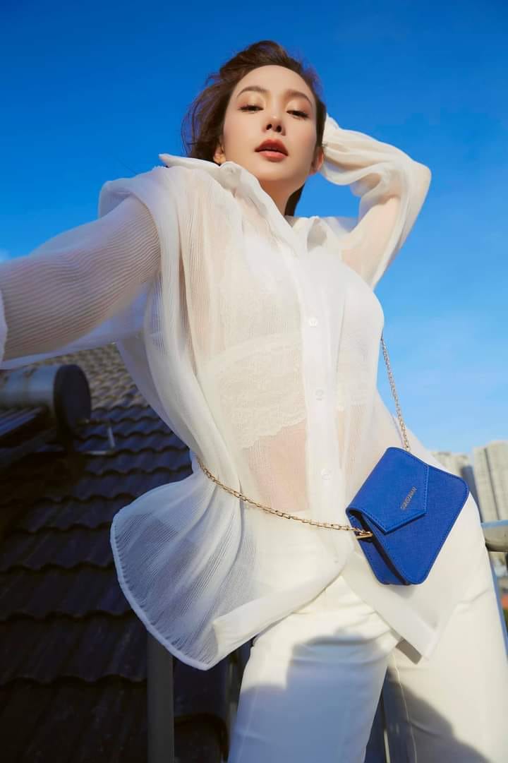 Trước thềm đám cưới, Minh Hằng vỡ òa khi nhận được món 