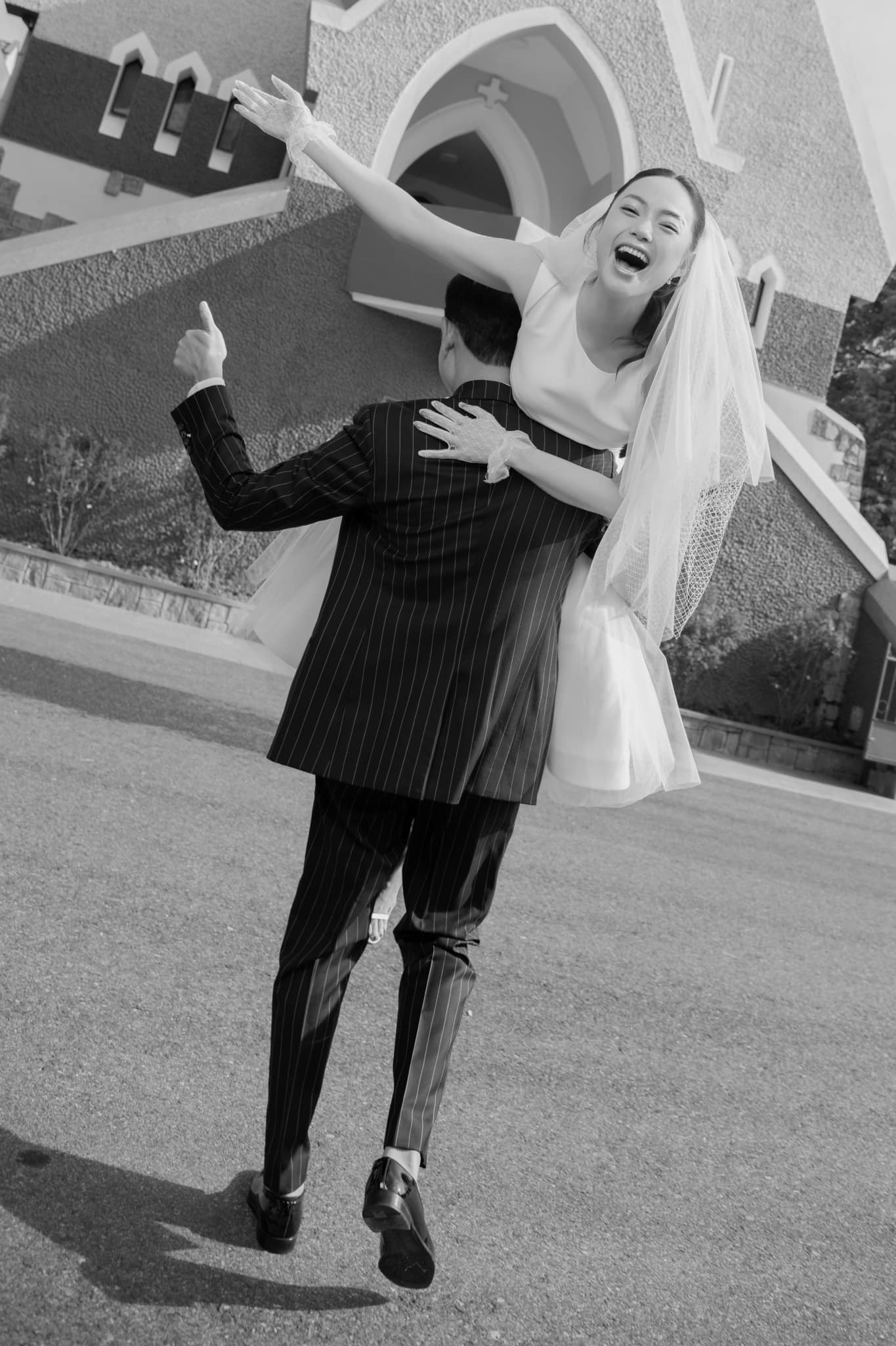 Minh Hằng làm đám hỏi với ông xã đại gia, dàn phù dâu chất lượng chiếm trọn spotlight - Ảnh 1