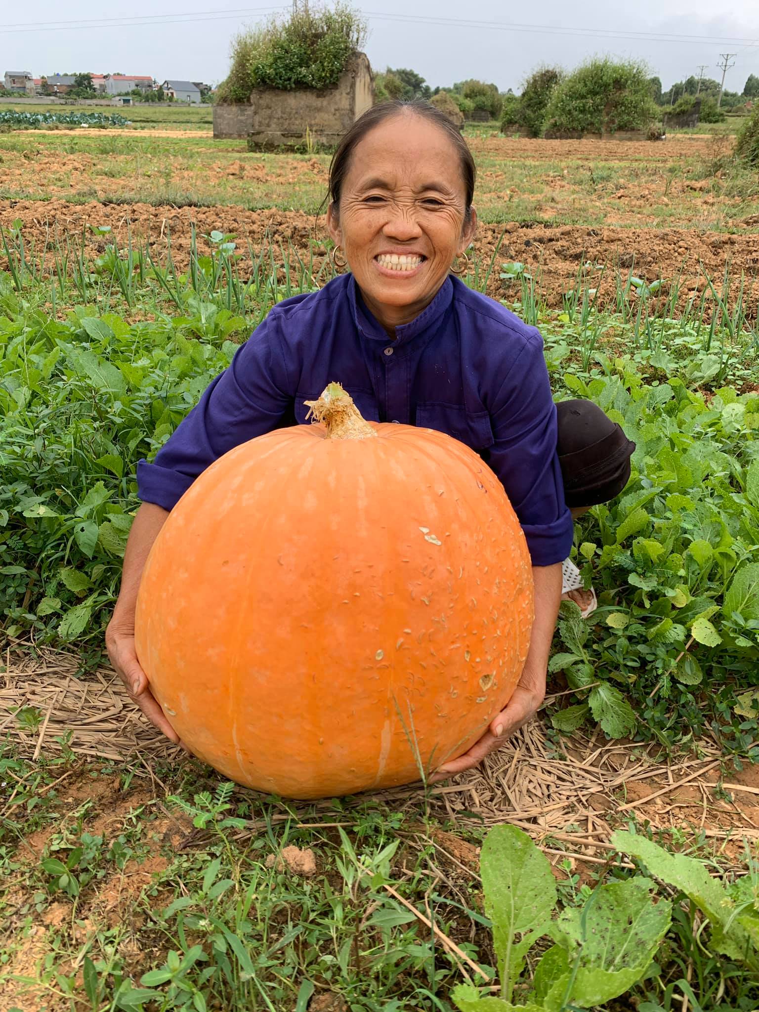 Bà Tân Vlog - người phụ nữ rình rang với những món ăn siêu to khổng lồ - giờ ra sao? - Ảnh 1