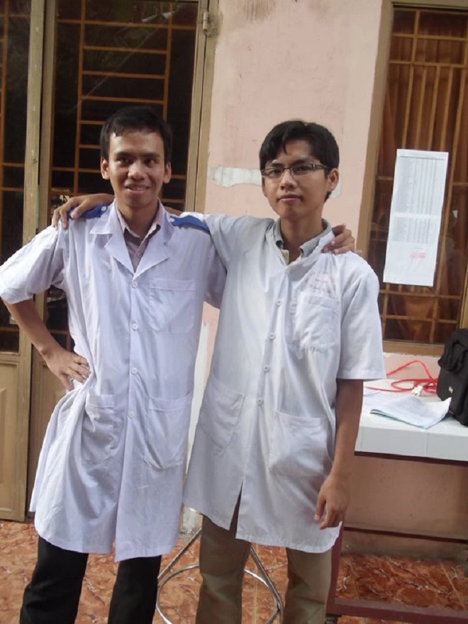 Võ Quốc Bá Cẩn là ai? Thầy chủ nhiệm của lớp có 100% học sinh đỗ vào lớp 10 chuyên - Ảnh 1