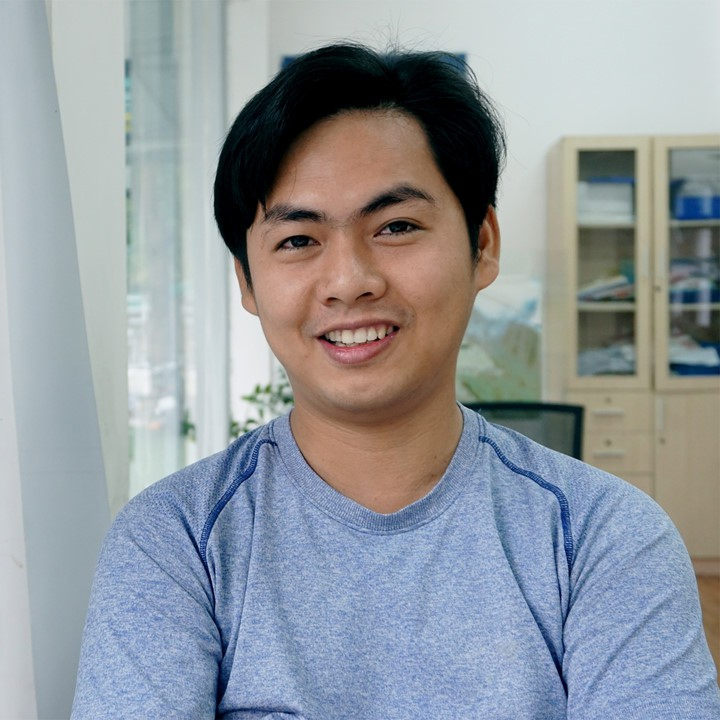 Võ Quốc Bá Cẩn là ai? Thầy chủ nhiệm của lớp có 100% học sinh đỗ vào lớp 10 chuyên - Ảnh 1