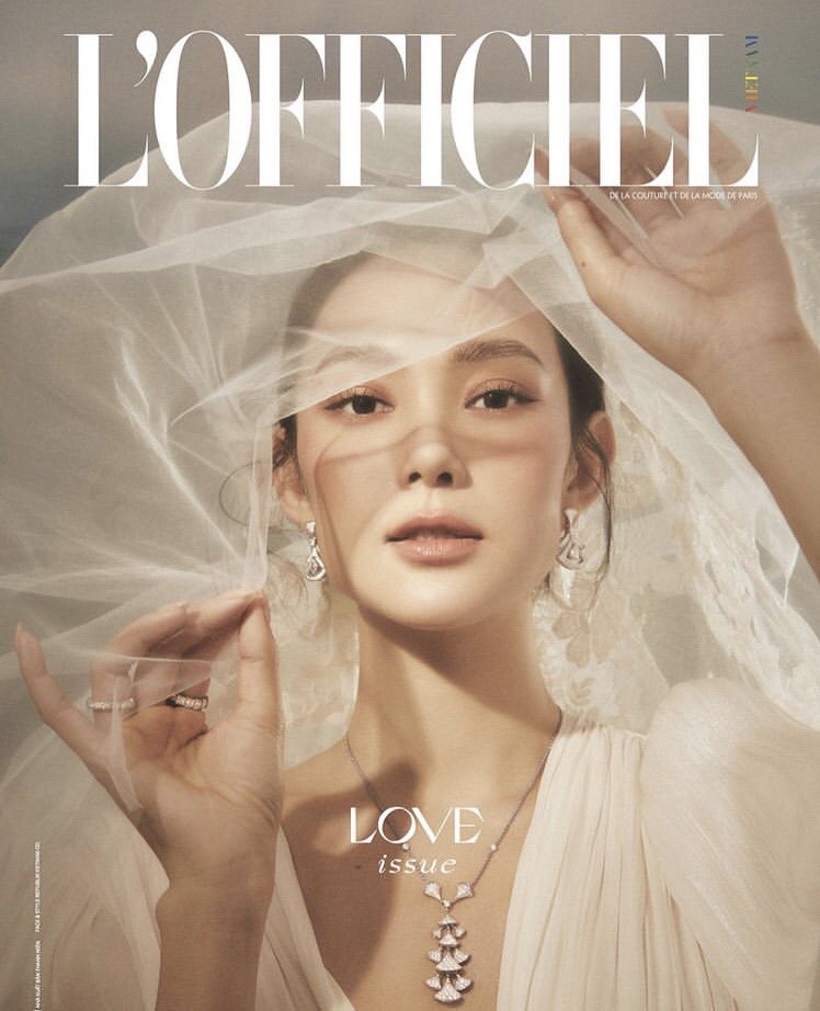 Minh Hằng xinh xắn trong tiệc độc thân, tiết lộ quà 