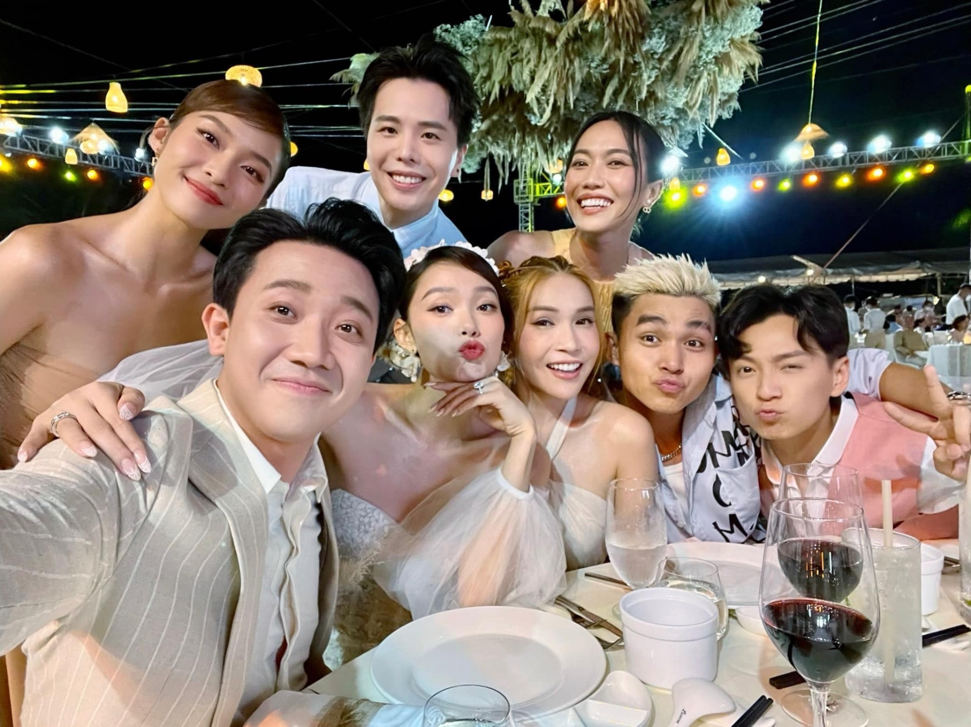 Đám cưới Minh Hằng: Chú rể U50 lộ diện cực điển trai, phong độ - Ảnh 1