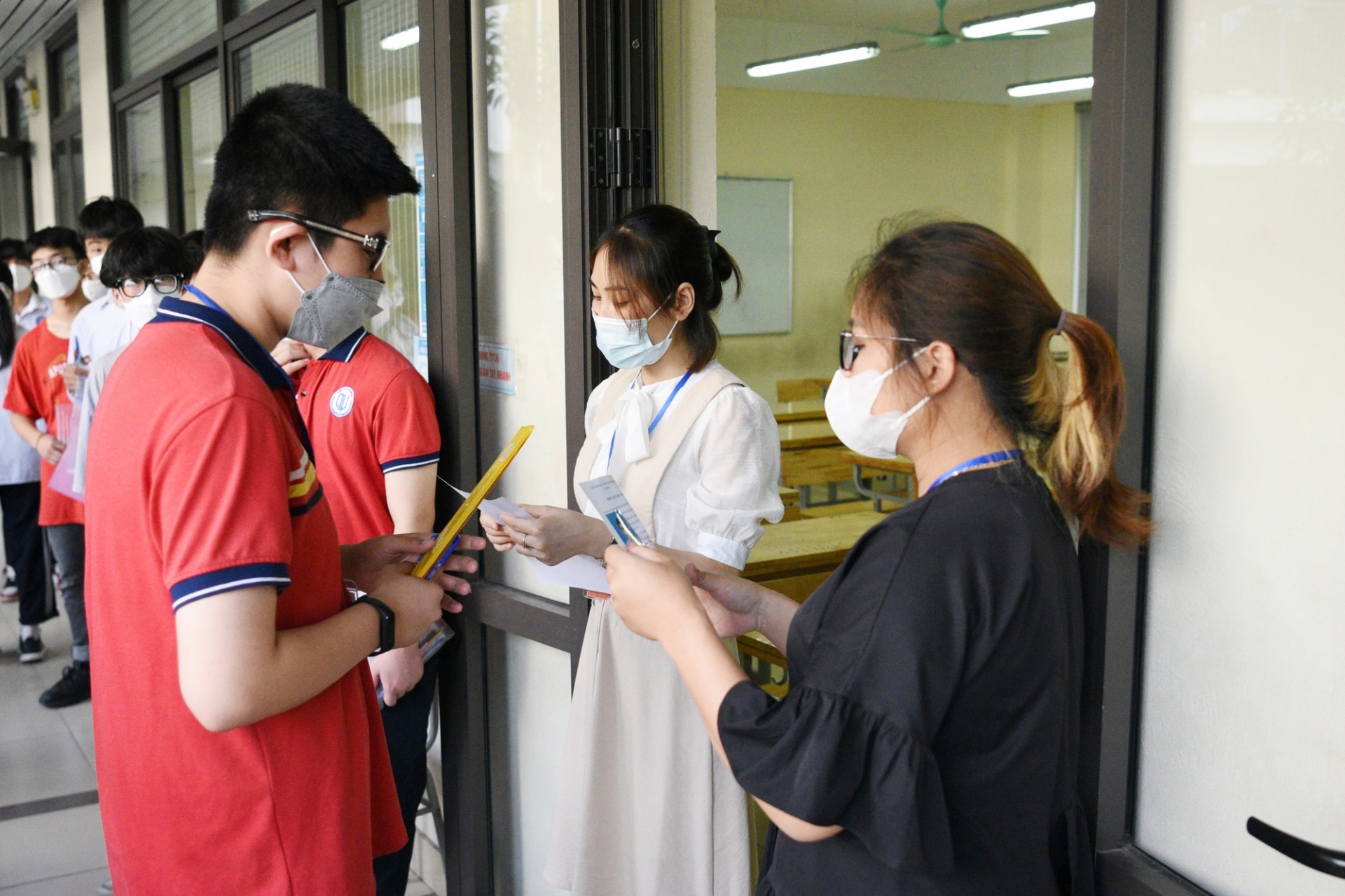 Đề thi môn Toán kỳ thi vào lớp 10 THPT TP. Hà Nội 2022 - Ảnh 1