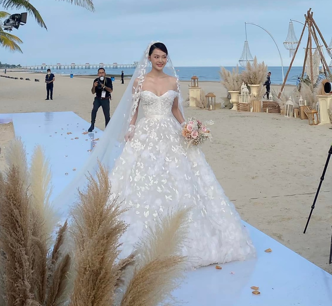 Lộ diện danh tính người bắt được hoa cưới của Minh Hằng, Vbiz sắp có thêm đám cưới 