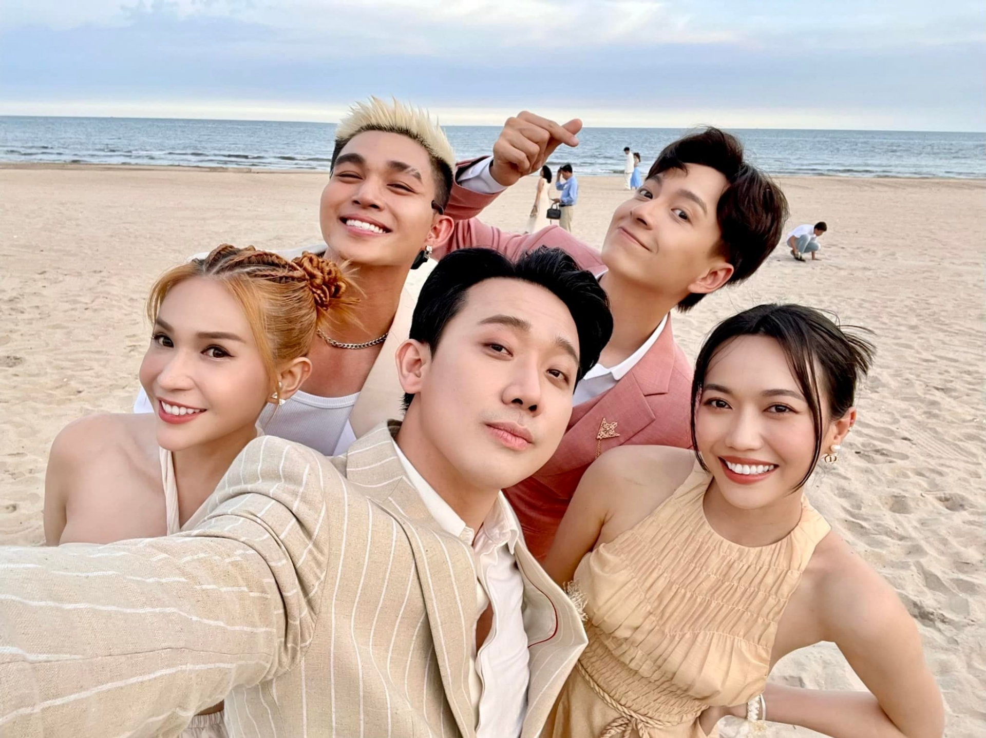 Lộ diện danh tính người bắt được hoa cưới của Minh Hằng, Vbiz sắp có thêm đám cưới 