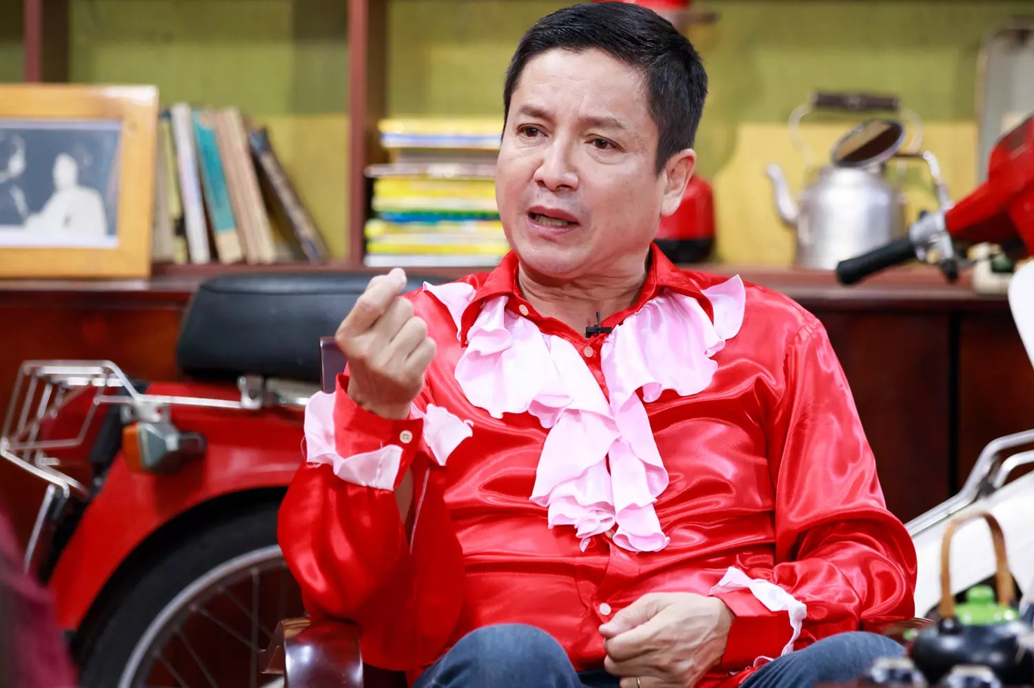 NSƯT Chí Trung: Gia trưởng, lăng nhăng... nhưng lúc nào cũng yêu vợ thương con thật sự - Ảnh 1