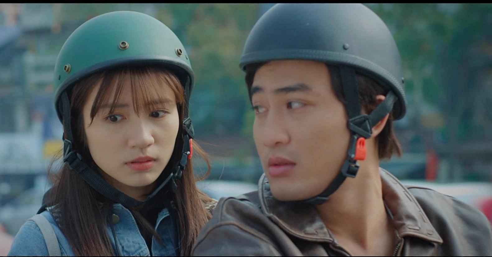 Lộ cảnh hậu trường ngọt ngào của em út Vân Vân và Đông Phong trong 