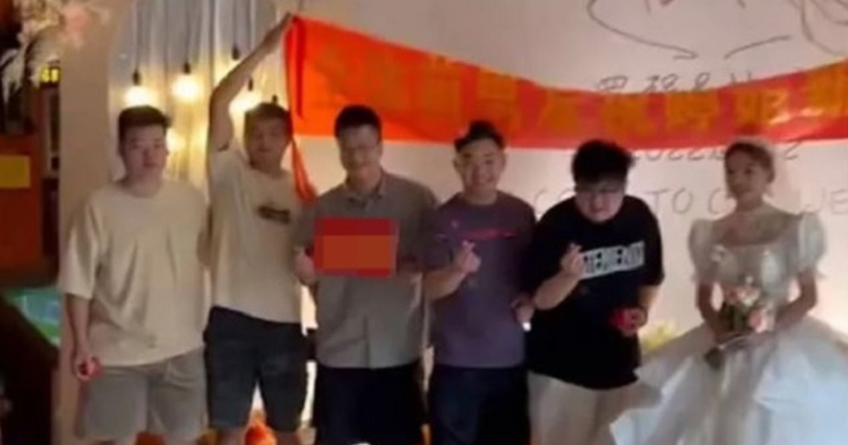 Cô gái mời 9 anh người yêu cũ đến đám cưới và cái kết bất ngờ