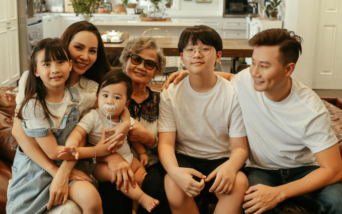 Bà xã Hoàng Bách  - Ảnh 1