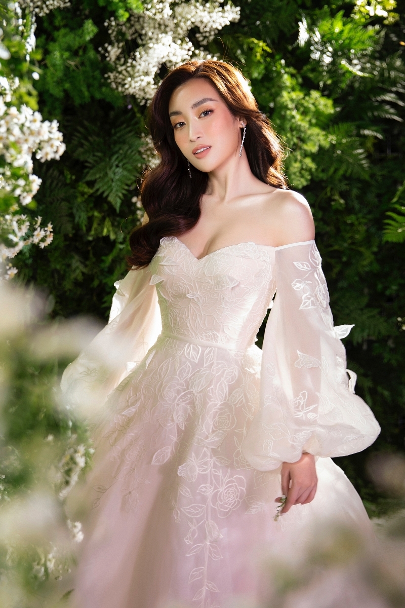 Rầm rộ khoảnh khắc Đỗ Mỹ Linh thử váy cưới, ngày về chung nhà với con trai bầu Hiển không còn xa? - Ảnh 2