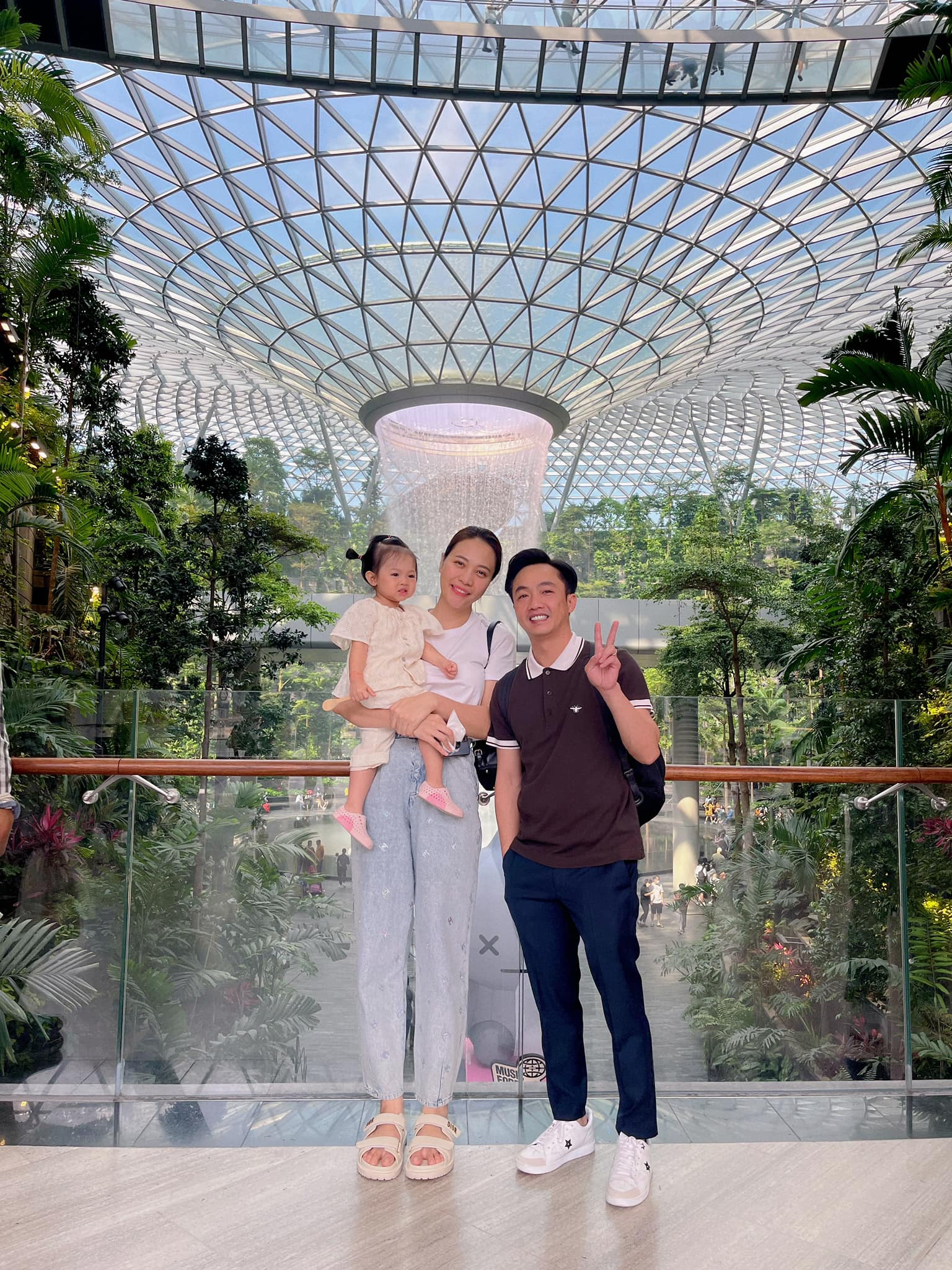 Ái nữ nhà Cường Đô La mới 2 tuổi đã phải 