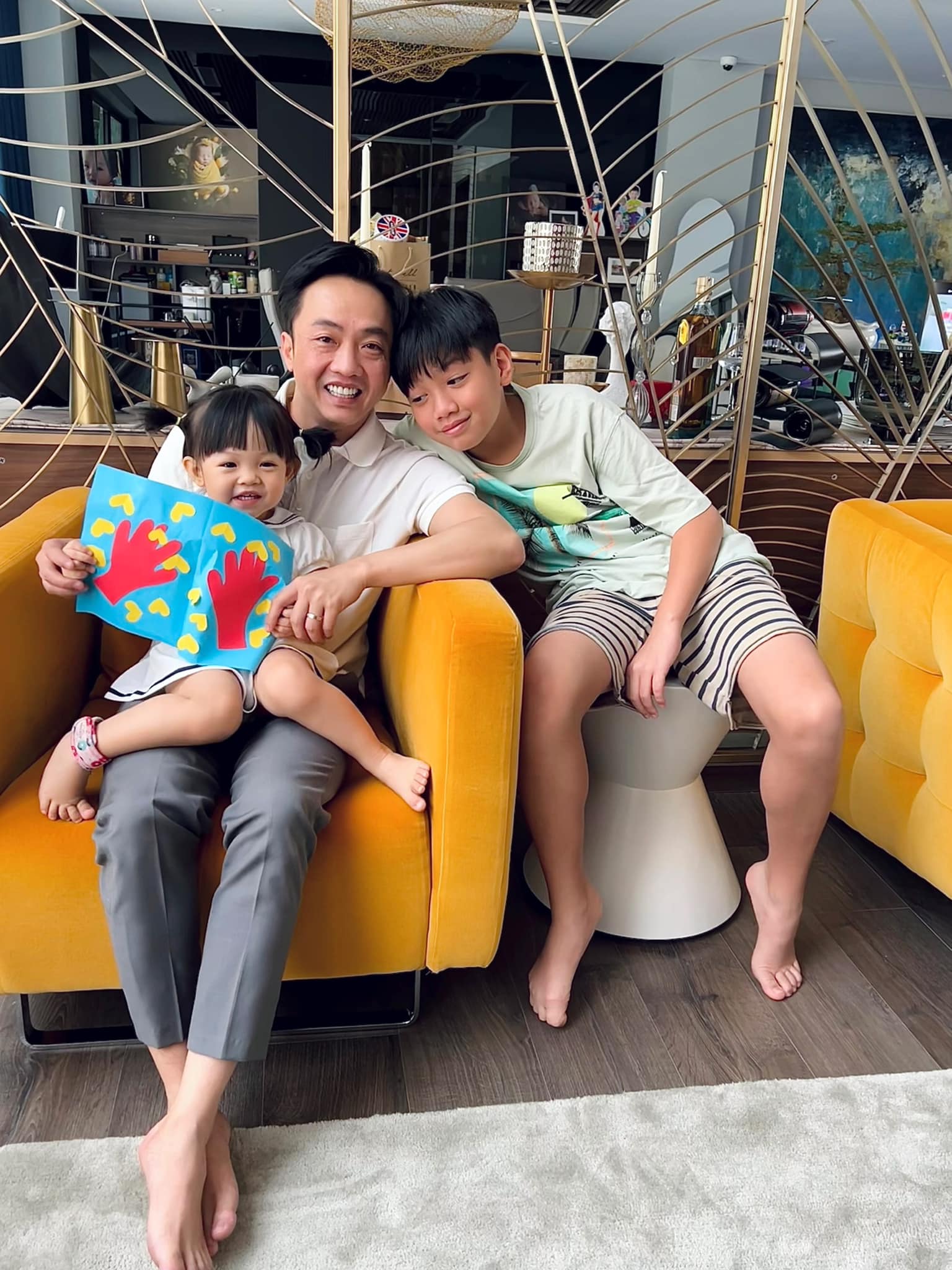 Ái nữ nhà Cường Đô La mới 2 tuổi đã phải 