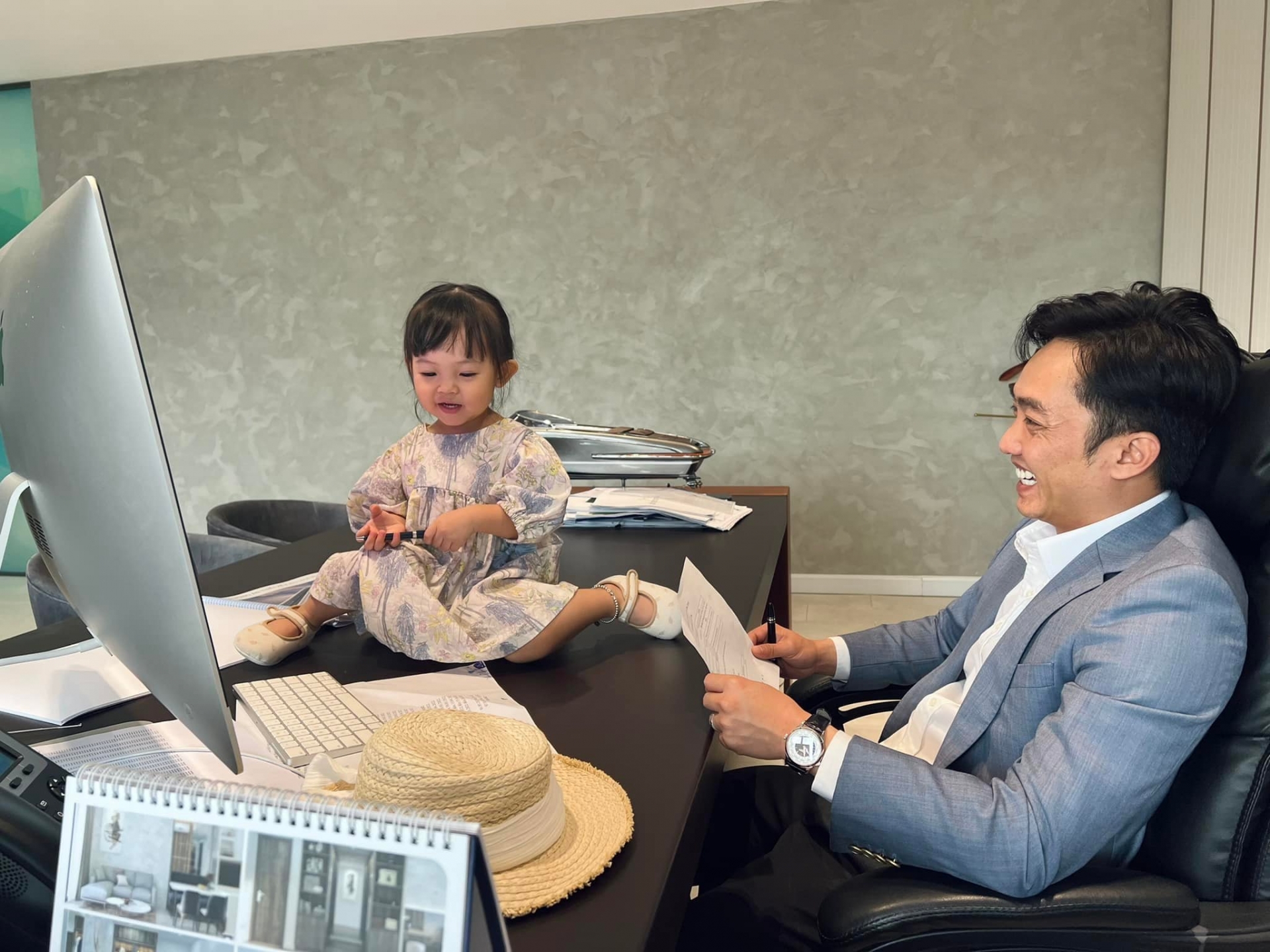 Ái nữ nhà Cường Đô La mới 2 tuổi đã phải 