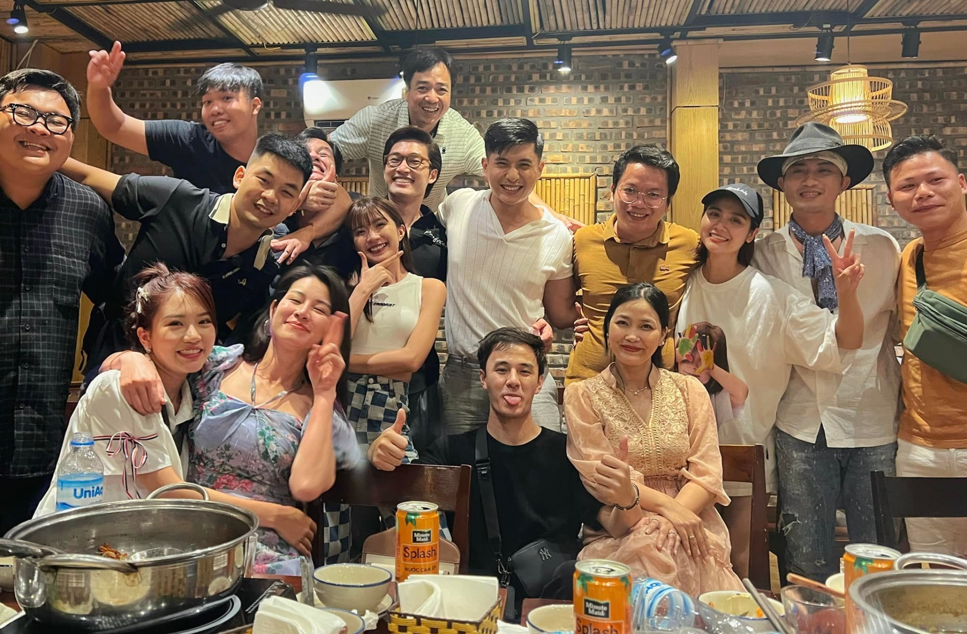 Bạn trai Lệ Quyên khoe đóng phim quay ở Thái Lan - Ảnh 1