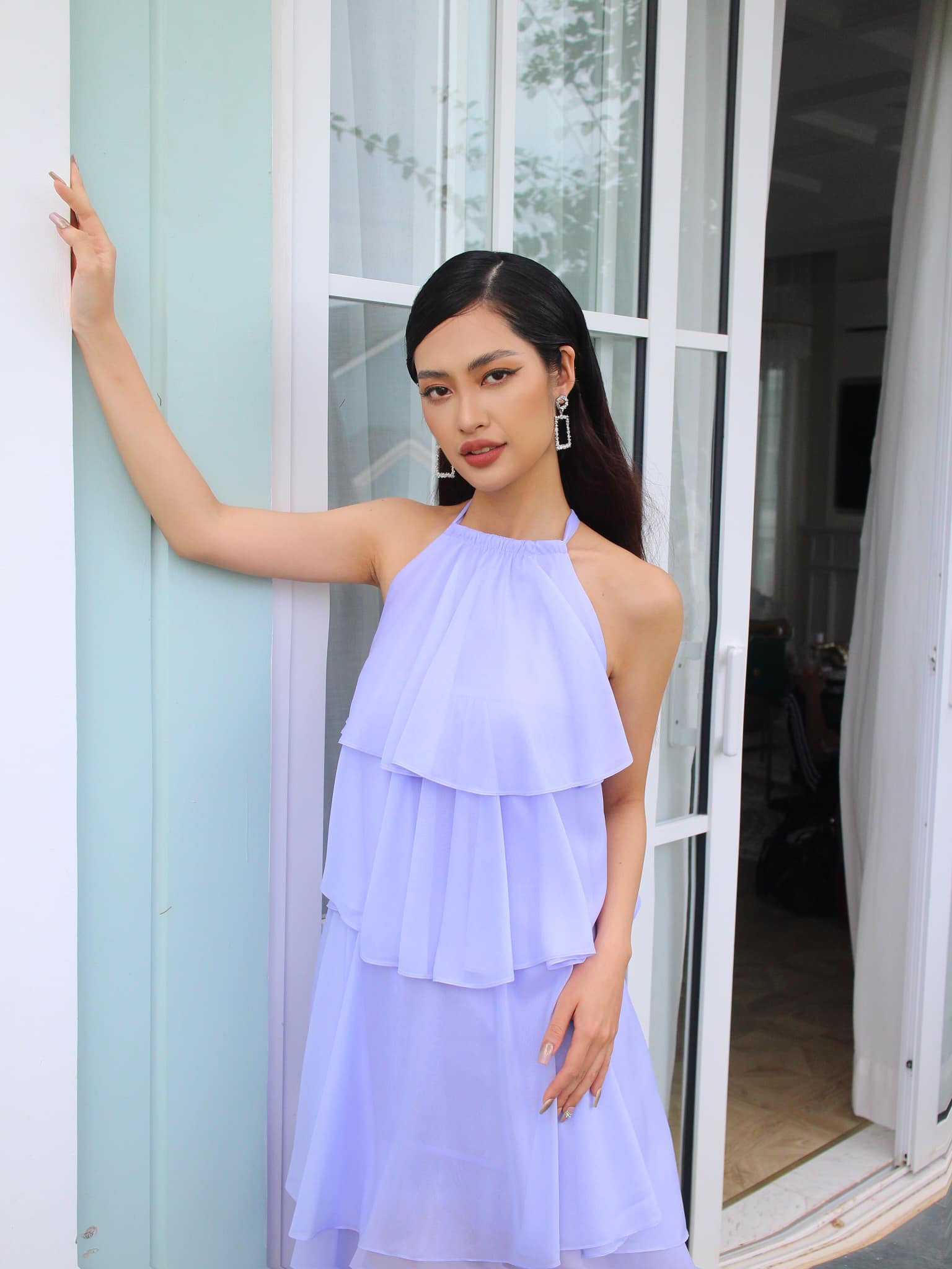 Hoa hậu Nông Thúy Hằng:  Vật chất là dư vị cho tình yêu thêm bền chặt - Ảnh 1