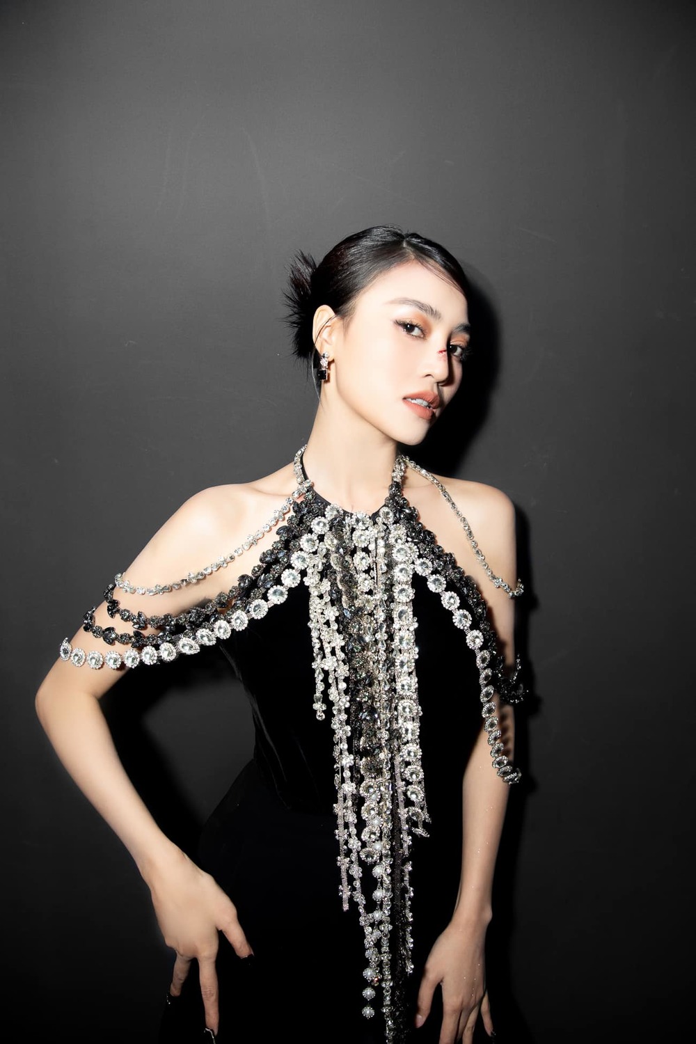 Ninh Dương Lan Ngọc khoe biệt thự mặt tiền rộng rãi, dân mạng đua nhau vào 