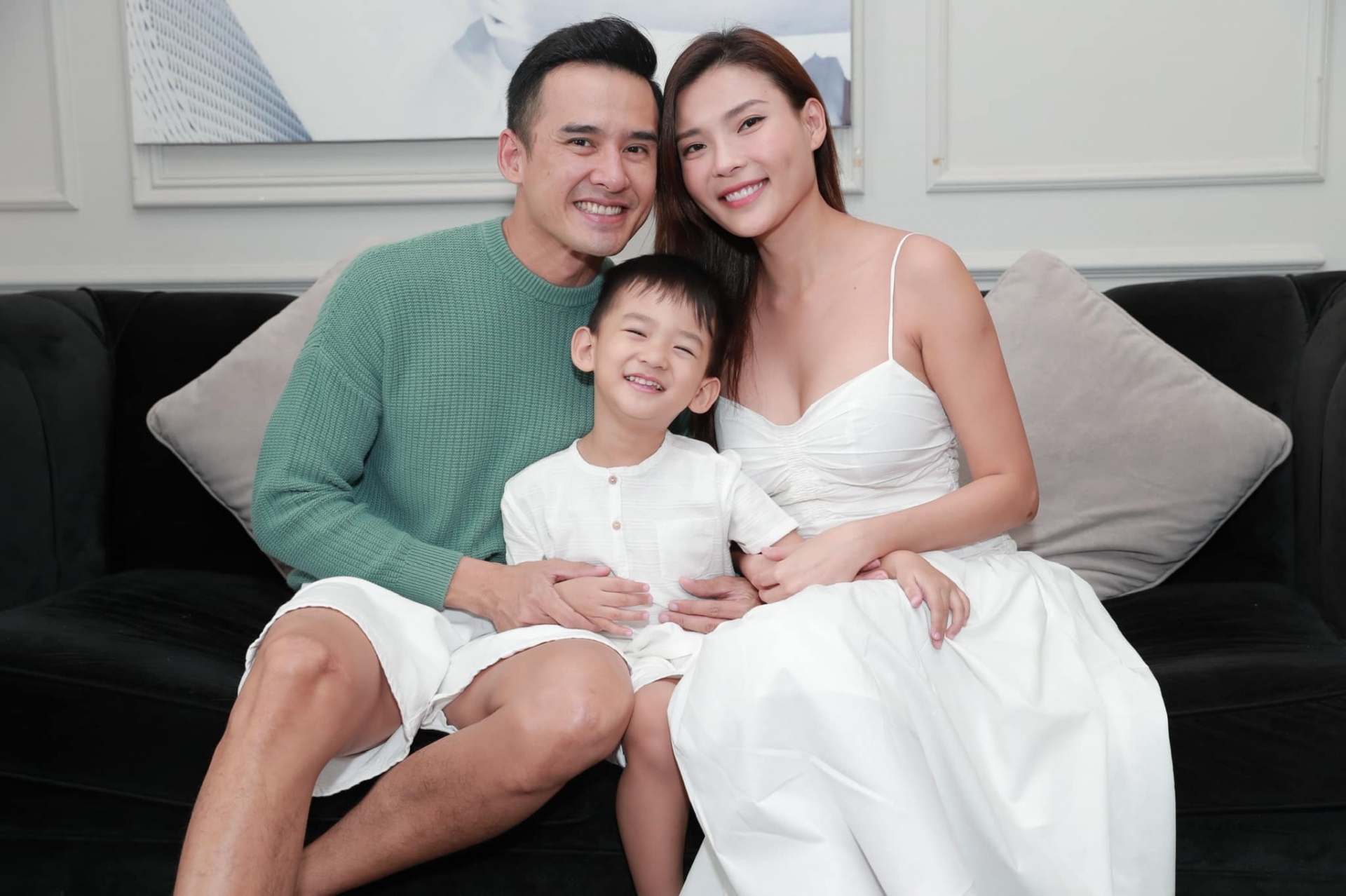 Thúy Diễm đăng ảnh gia đình ba người hạnh phúc, phủ nhận thông tin chồng 