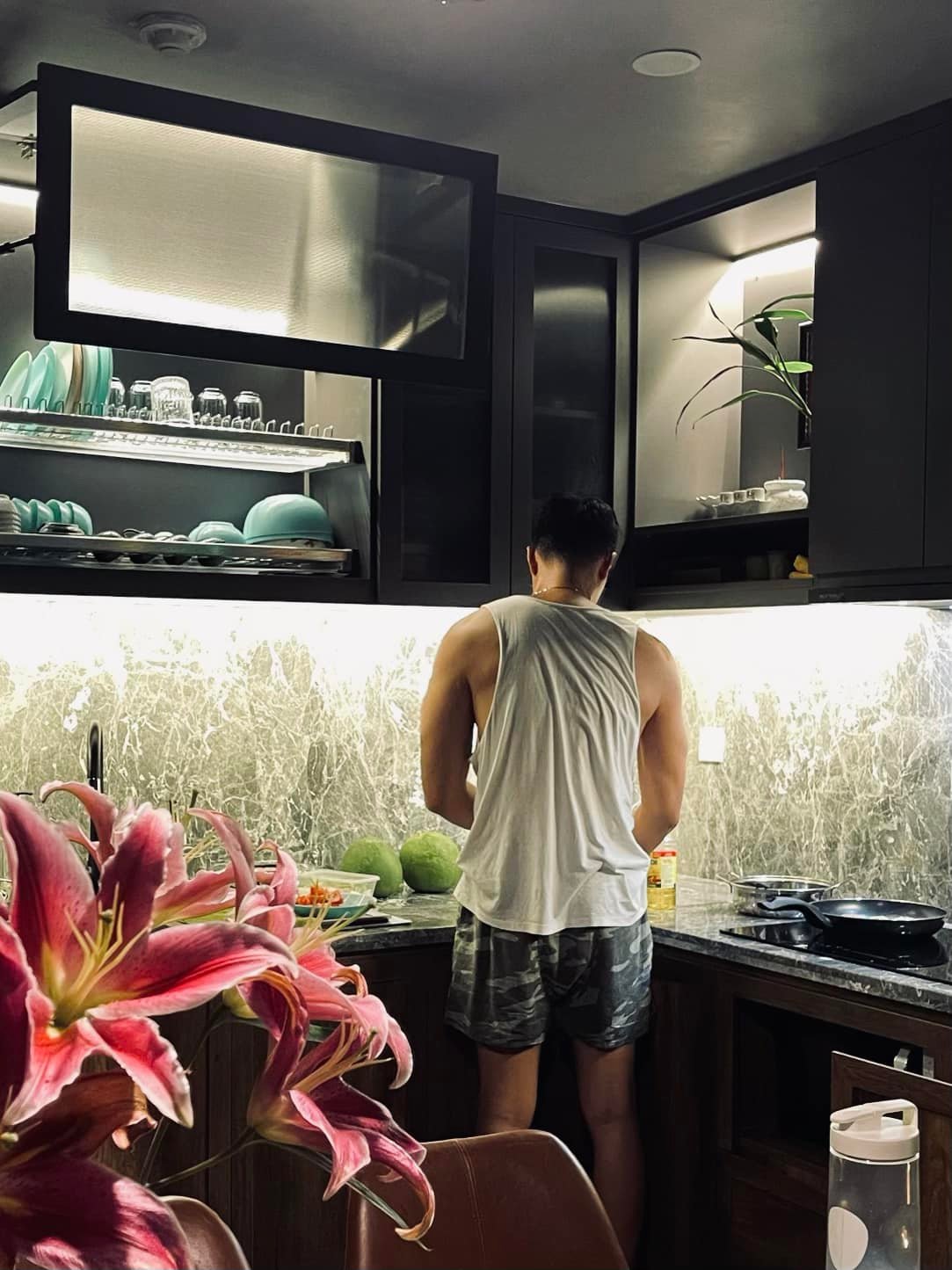 Chàng trai mua được căn hộ cao cấp nhờ miệt mài 10 năm nấu cơm mang đi làm - Ảnh 2