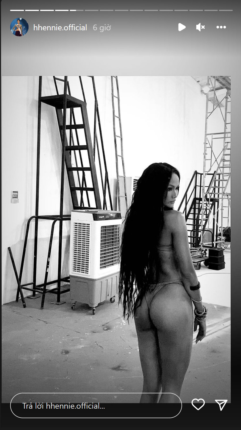 H'Hen Niê đăng ảnh bán nude, khoe vòng ba siêu thực - Ảnh 1