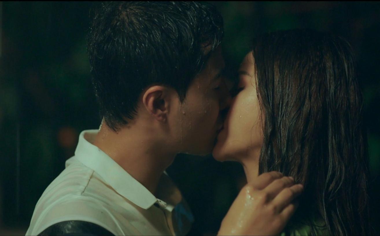 Thanh Sơn và những lần đóng cảnh hôn bạn diễn: Lương Thu Trang hay Quỳnh Kool ngọt hơn? - Ảnh 1