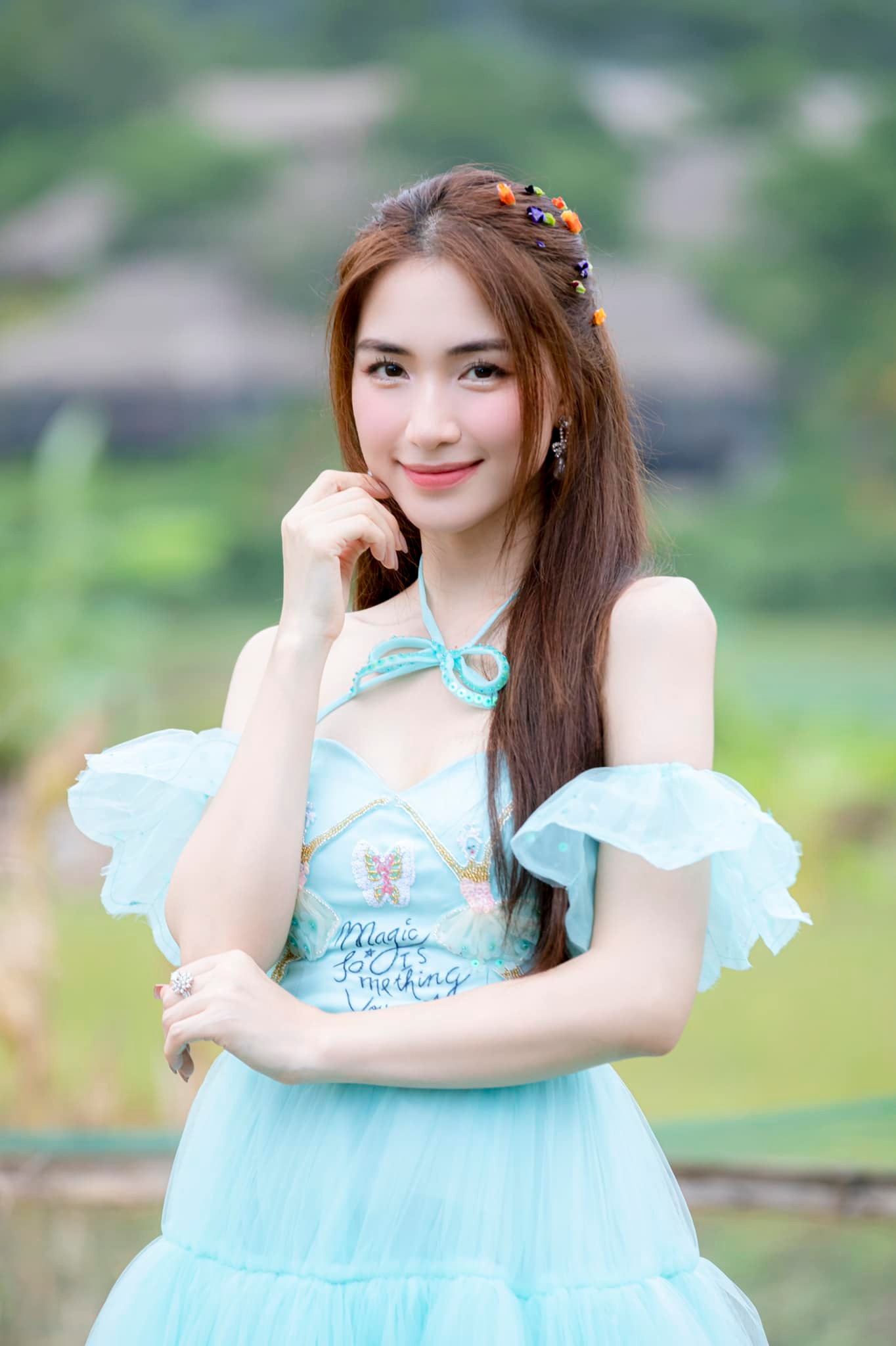 Hòa Minzy mượn ca khúc mới để nói về những điều không tròn đầy trong tình cảm - Ảnh 1