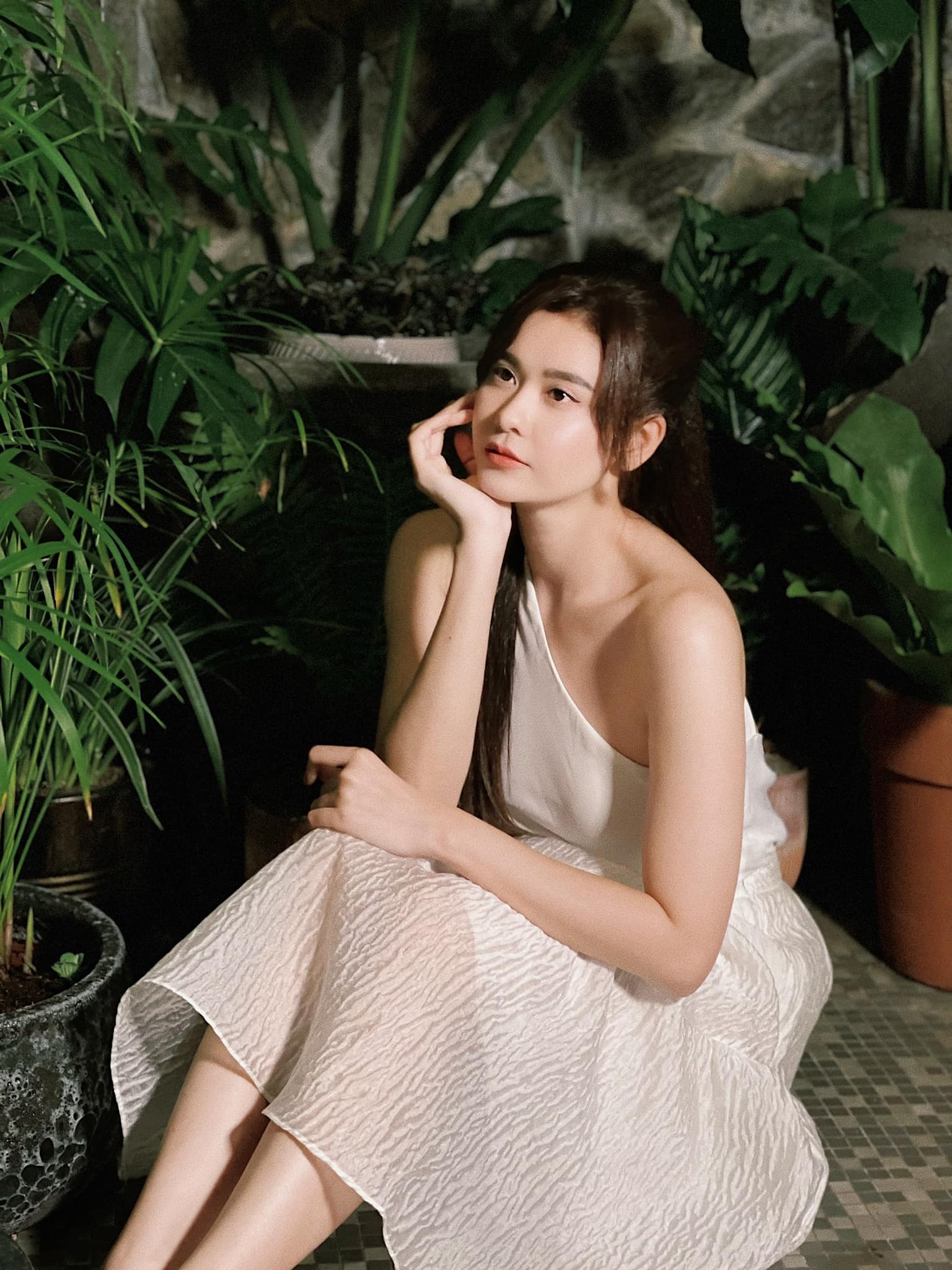 Trương Quỳnh Anh đăng ảnh mong manh tựa nàng thơ, hỏi ai đó 