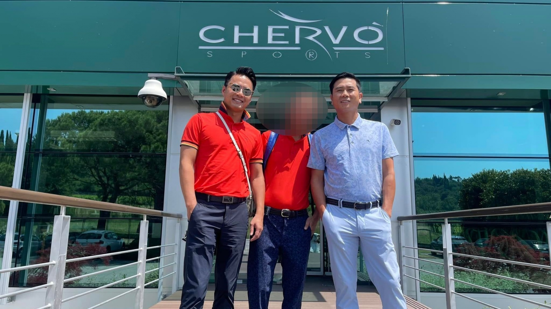 Hồng Đăng, Hồ Hoài Anh về nước sau hơn 1 tháng vướng ồn ào đời tư - Ảnh 1