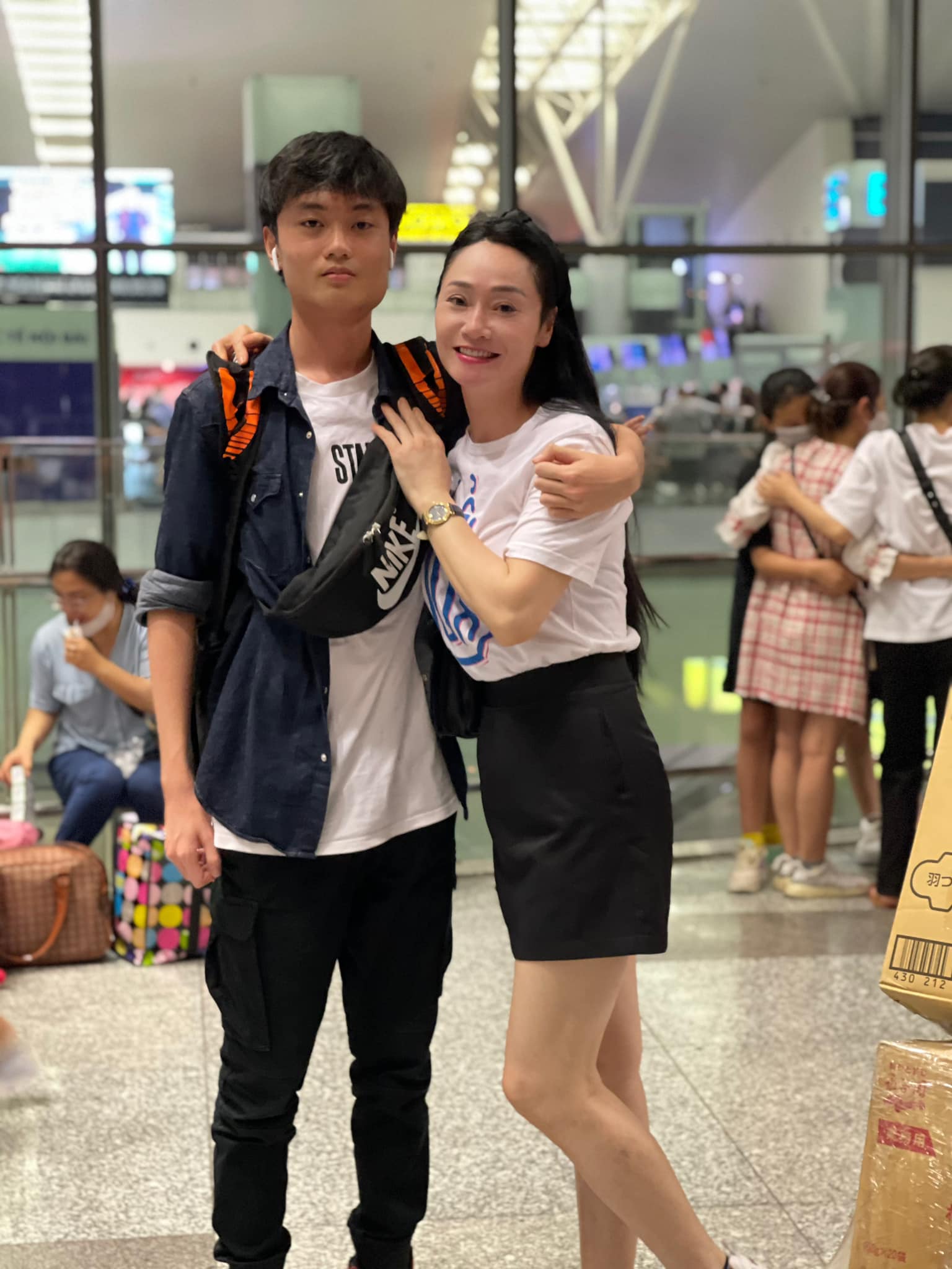 Quách Thu Phương khoe con trai cao lớn, phong độ - Ảnh 1