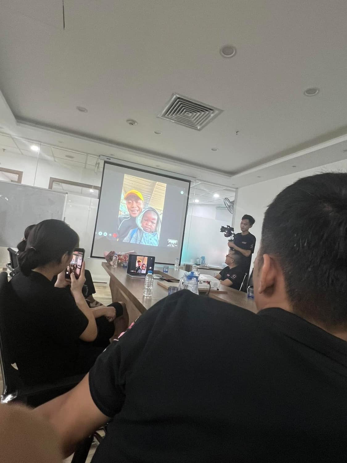 Quang Linh Vlogs hóa 