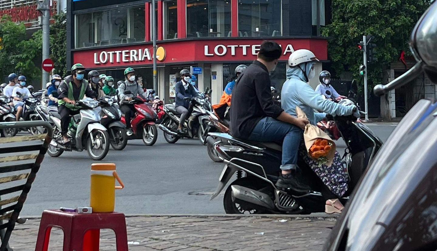 Chàng trai ngoài 30 vẫn cần đến mẹ hỗ trợ tỏ tình bạn gái và cái kết - Ảnh 1