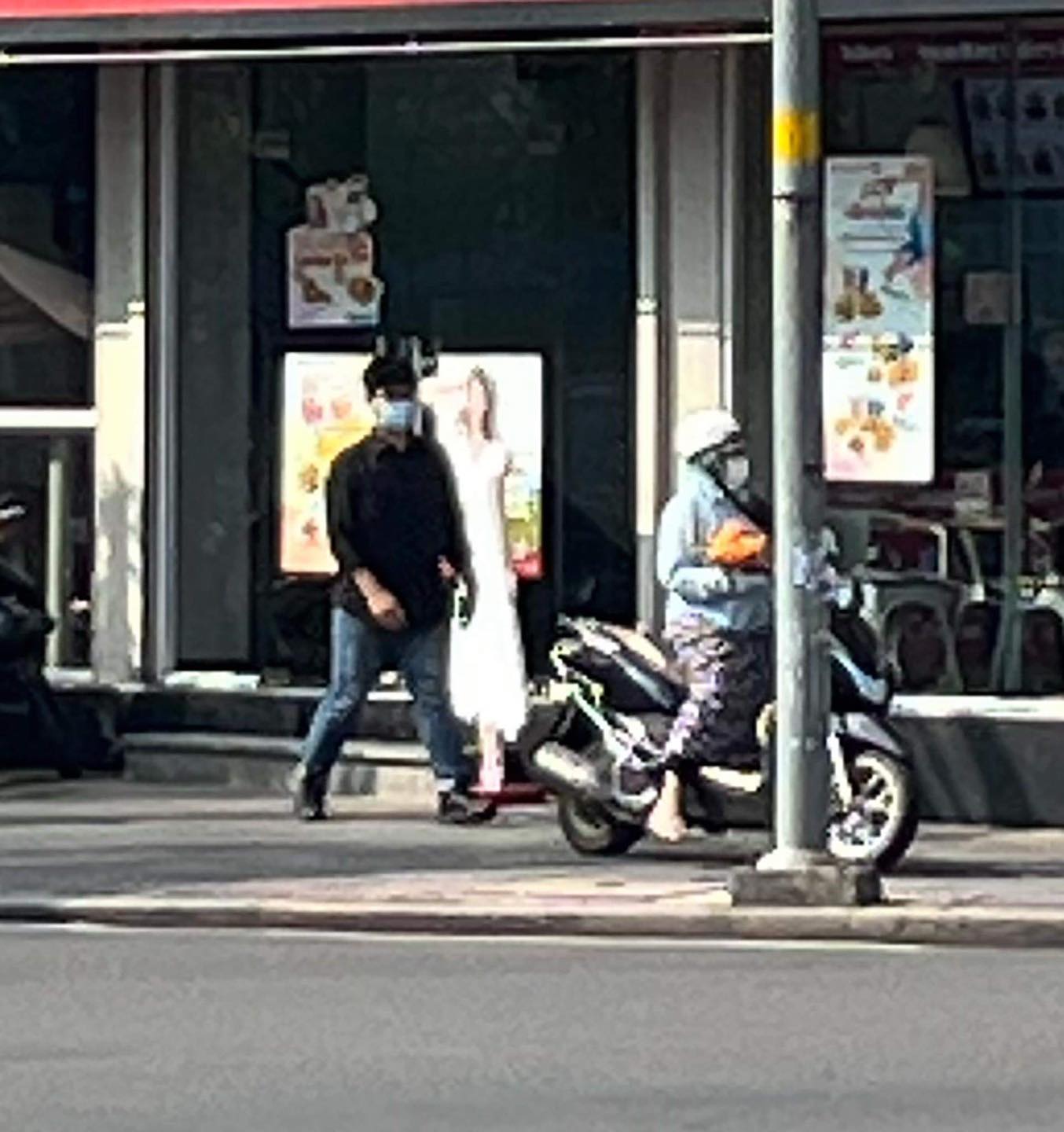 Chàng trai ngoài 30 vẫn cần đến mẹ hỗ trợ tỏ tình bạn gái và cái kết - Ảnh 1