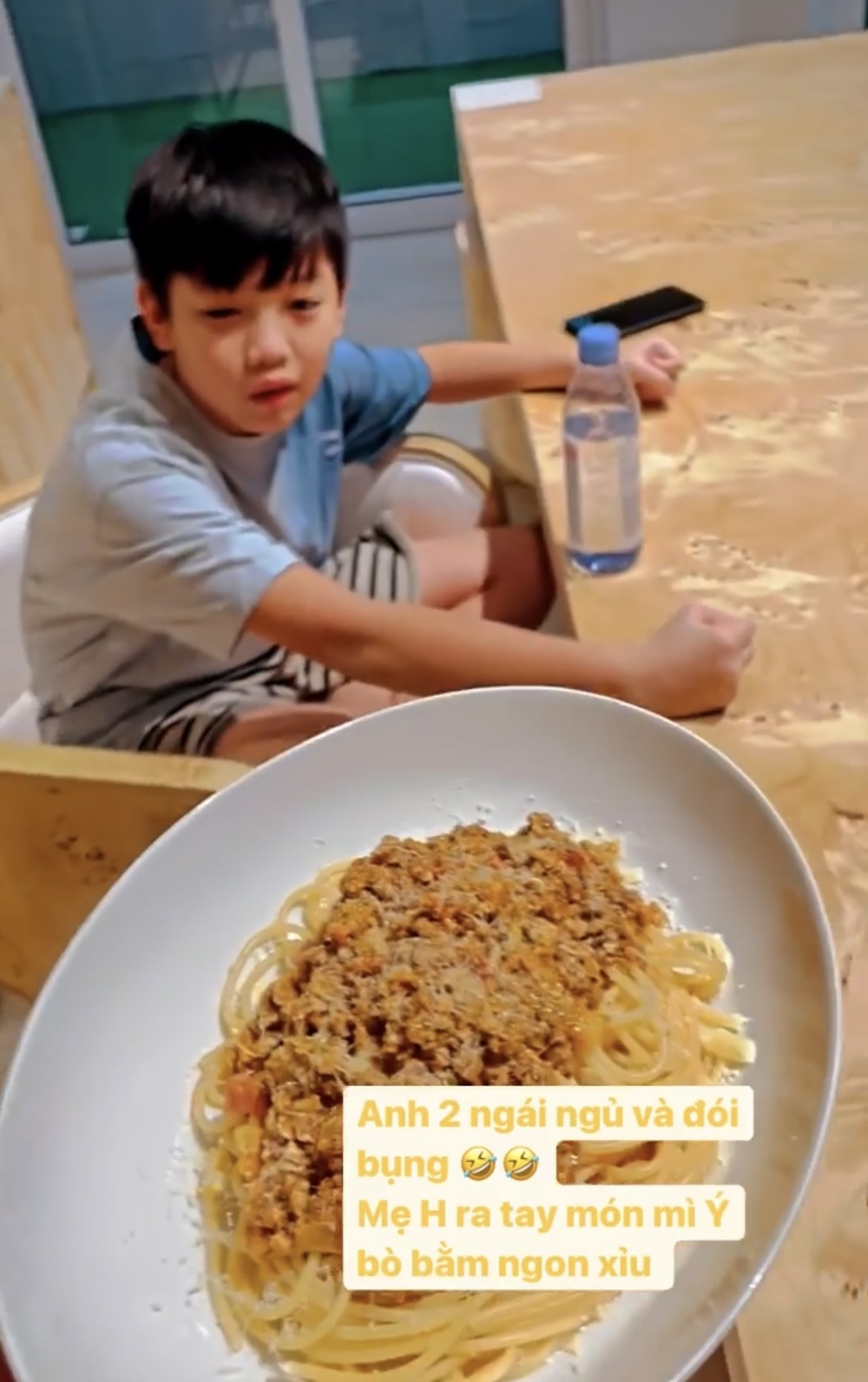 Hồ Ngọc Hà: Bên ngoài là 