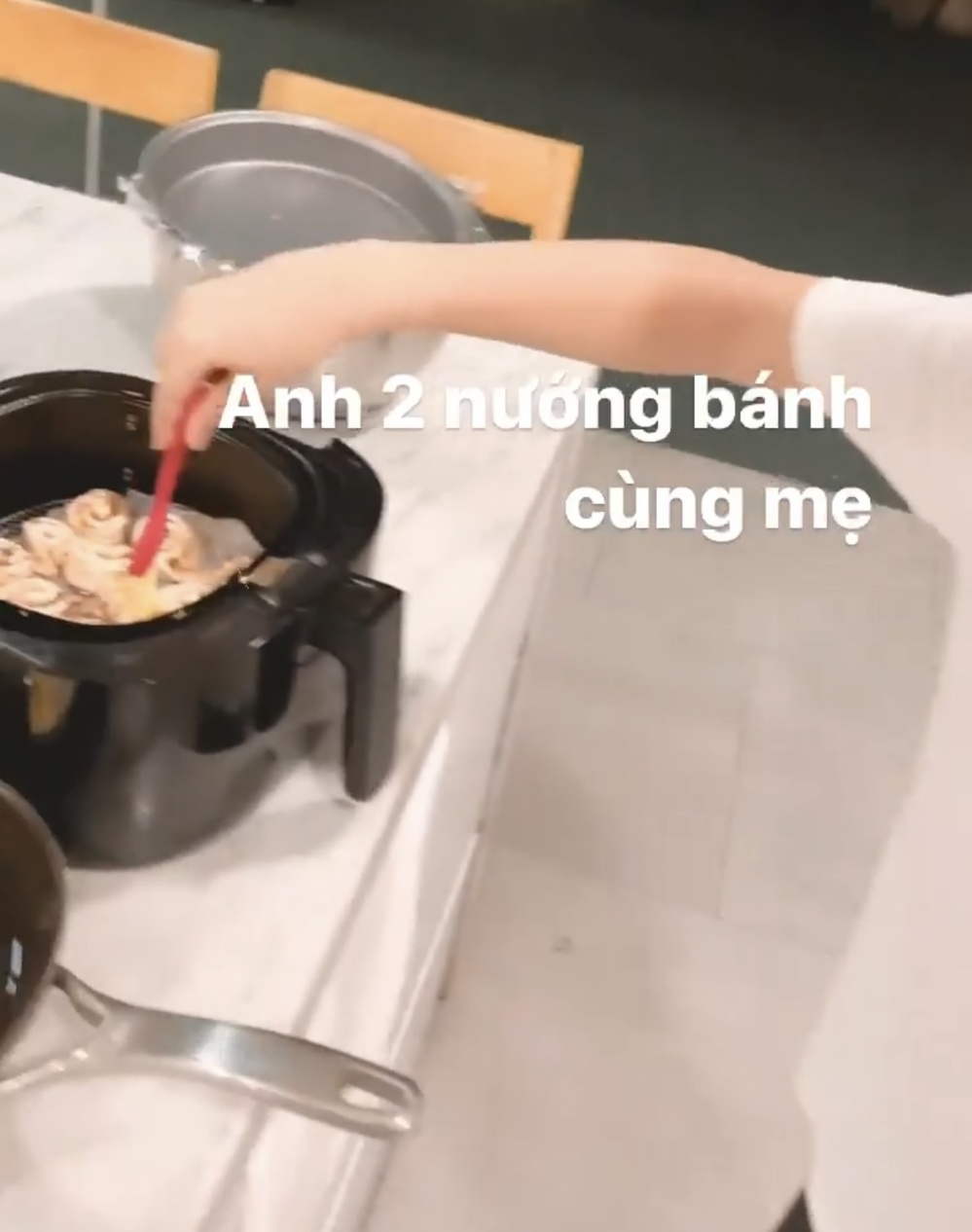 Hồ Ngọc Hà: Bên ngoài là 