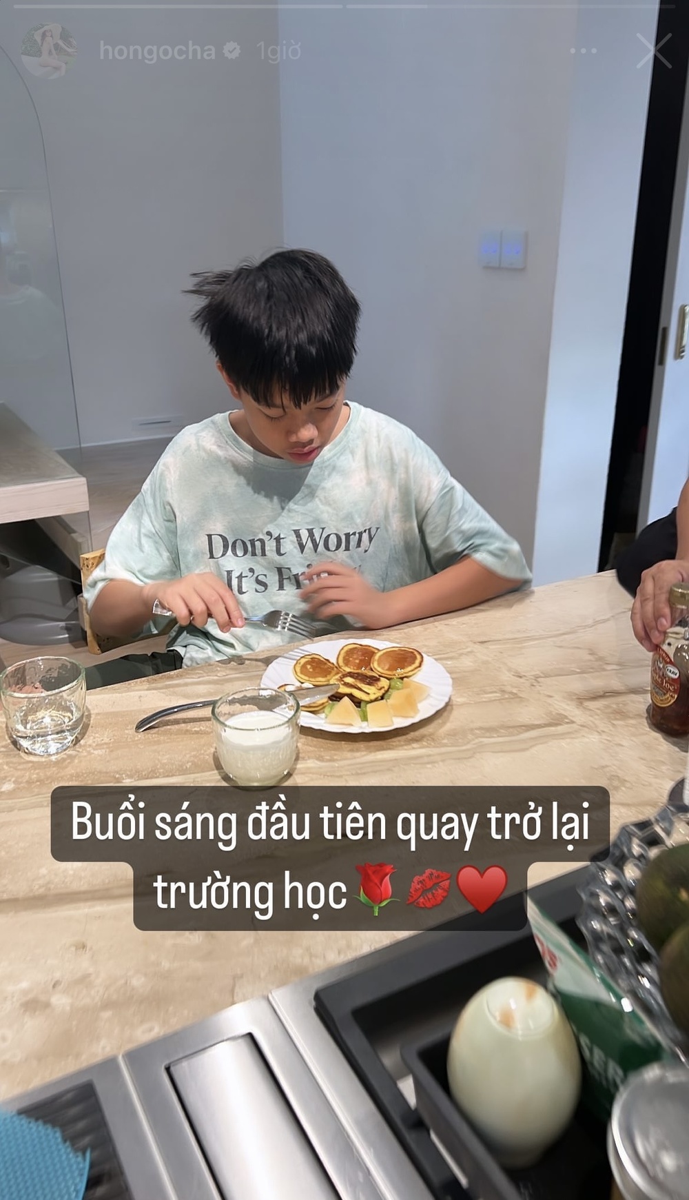 Hồ Ngọc Hà: Bên ngoài là 