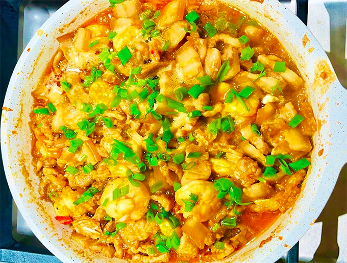 Hồ Ngọc Hà: Bên ngoài là 