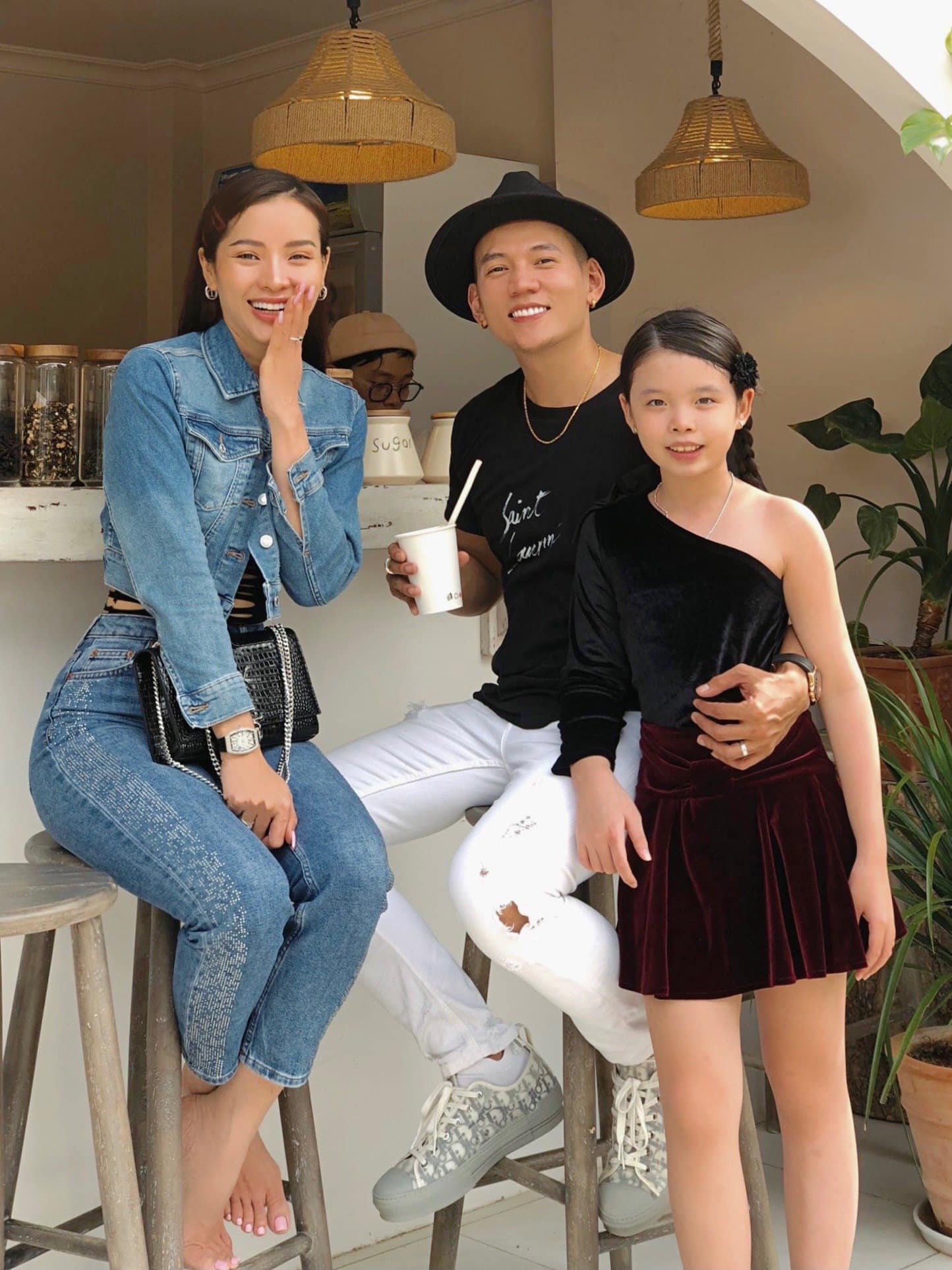 Lý Bình nghiêm mặt khiến con riêng của Phương Trinh Jolie xách vali ra khỏi nhà? - Ảnh 1