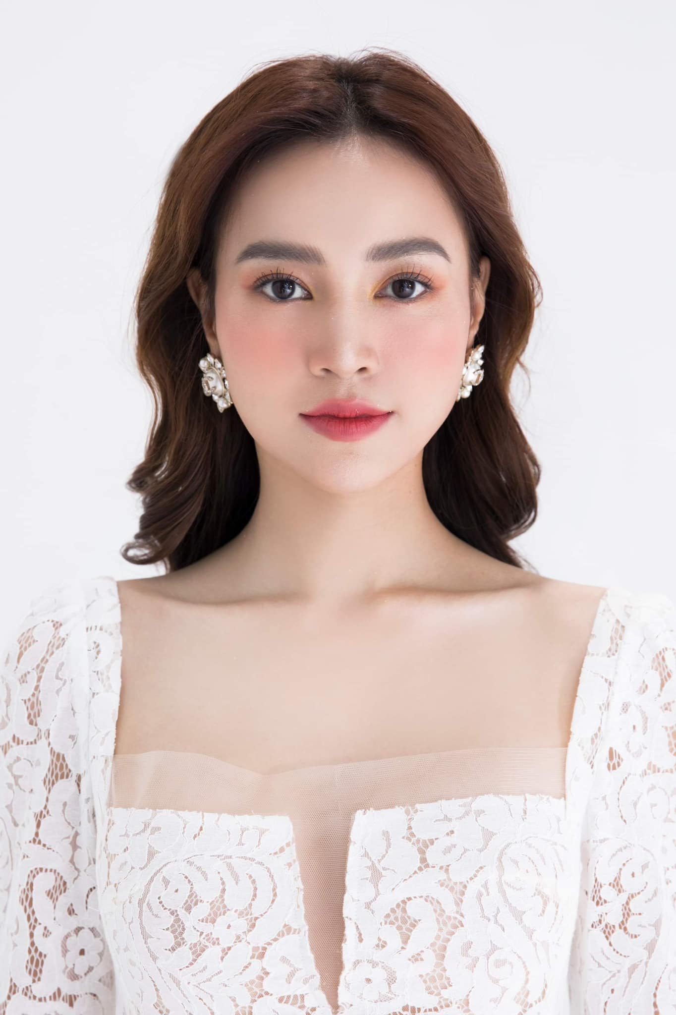 Ninh Dương Lan Ngọc khoe ảnh thẻ trong veo, đẳng cấp 