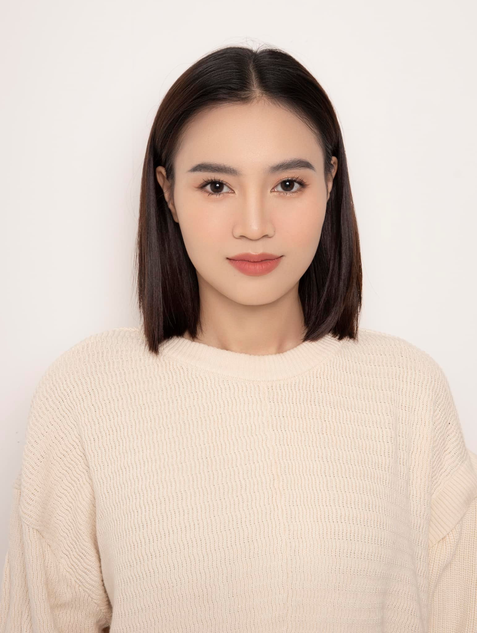 Ninh Dương Lan Ngọc khoe ảnh thẻ trong veo, đẳng cấp 