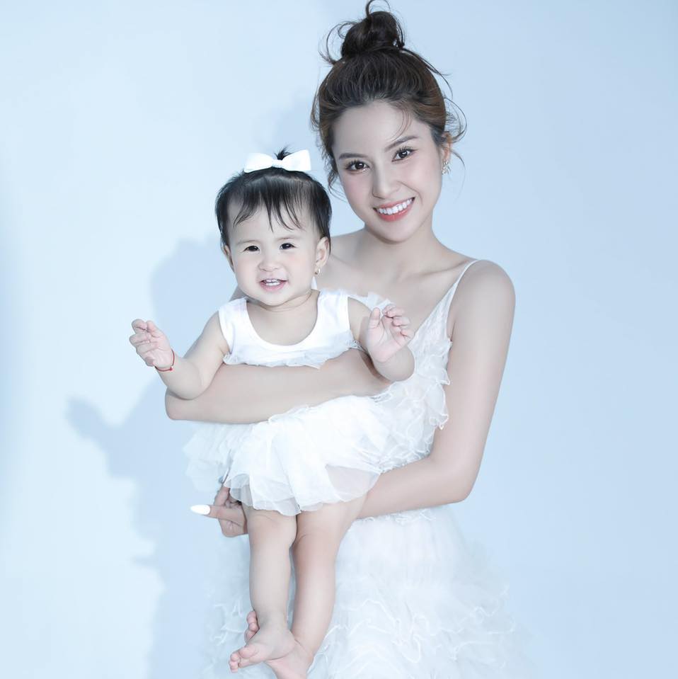 Con gái Jack hiếm hoi lên sóng: Hơn một tuổi - Ảnh 1