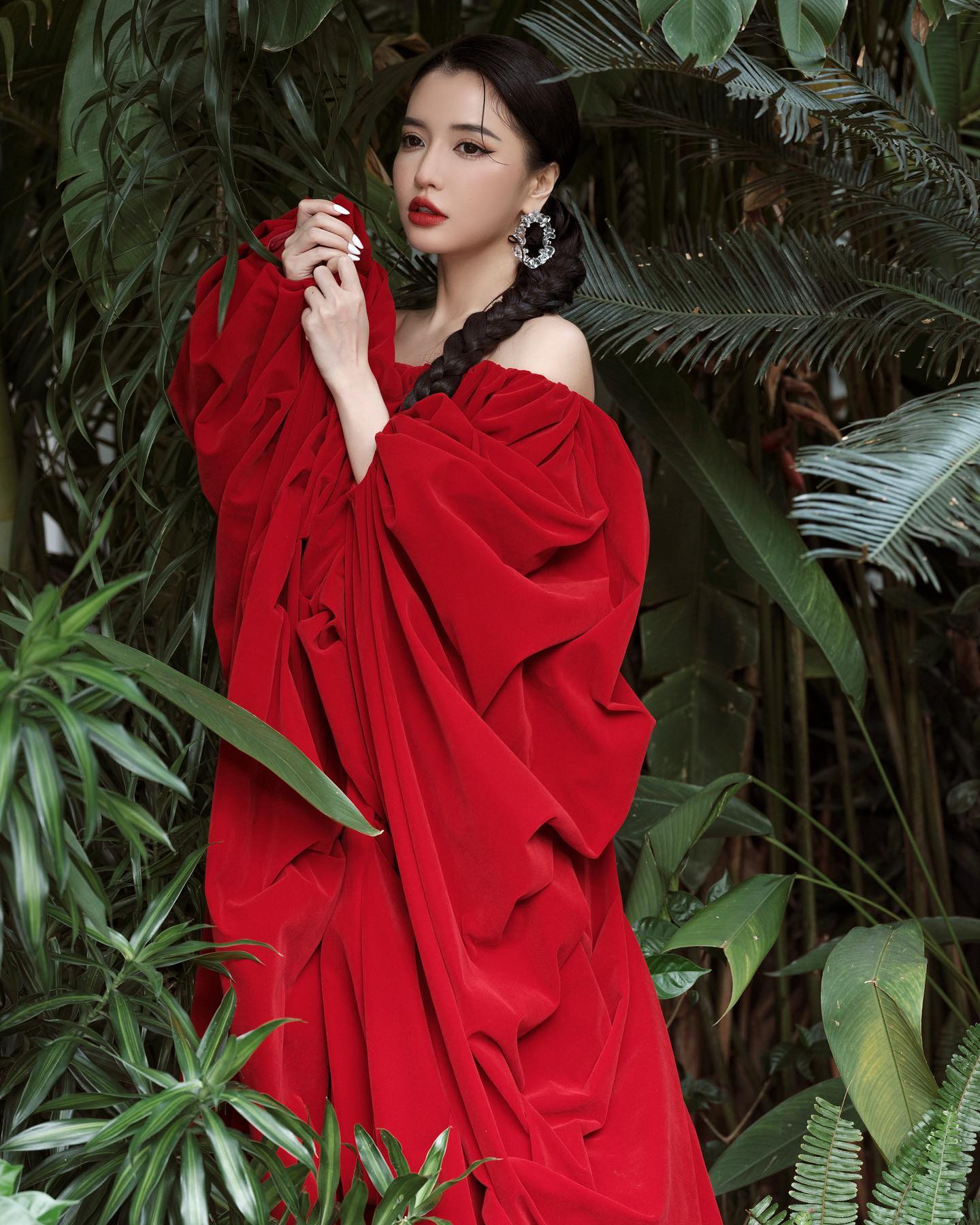 Bích Phương lên mạng khoe không còn 