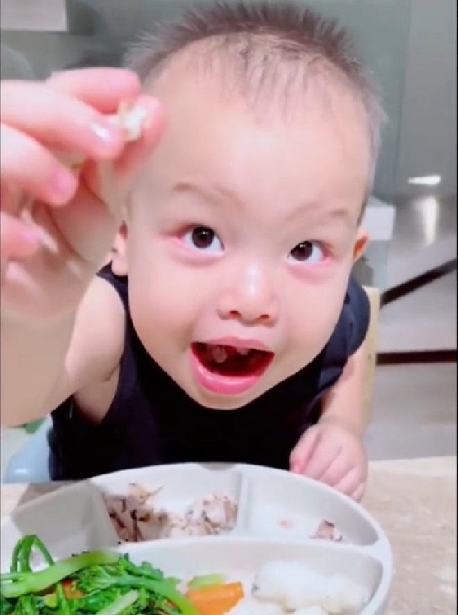 Leon nhà Hồ Ngọc Hà hóa Vlogger nhí khi giới thiệu về món ăn yêu thích - Ảnh 1