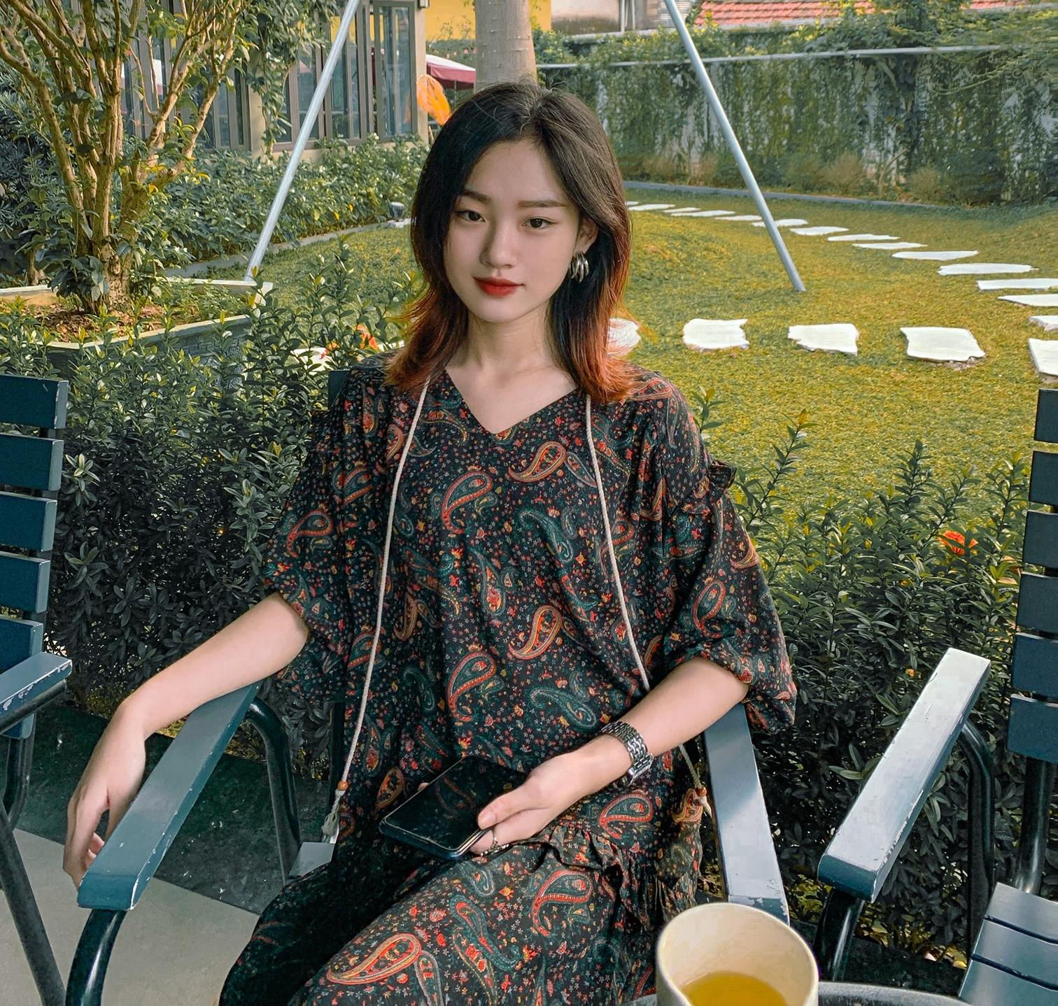 Nữ sinh 2000 bỗng hot rần rần trên MXH vì gương mặt có nhiều nét hao hao Hoàng hậu Nam Phương - Ảnh 1