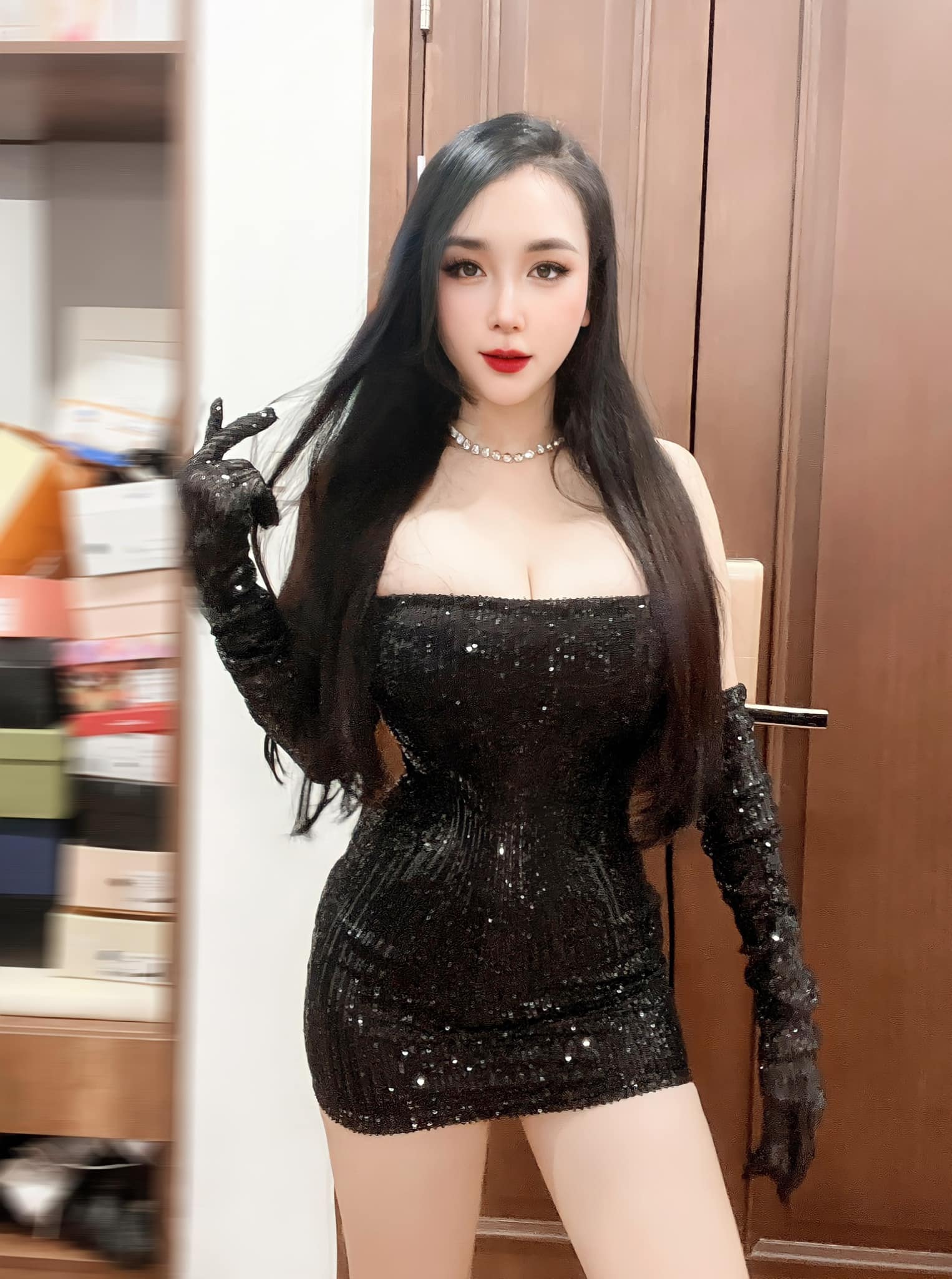 DJ Thảo BeBe là ai? Bà xã Khắc Việt, người khiến cư dân mạng xôn xao vì truy tìm danh tính gái lạ - Ảnh 1